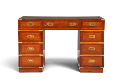 Hauptstadt Möblerei maritimer Military Chest Schreibtisch aus Massivholz mit grüner Lederauflage und Messingbeschlägen