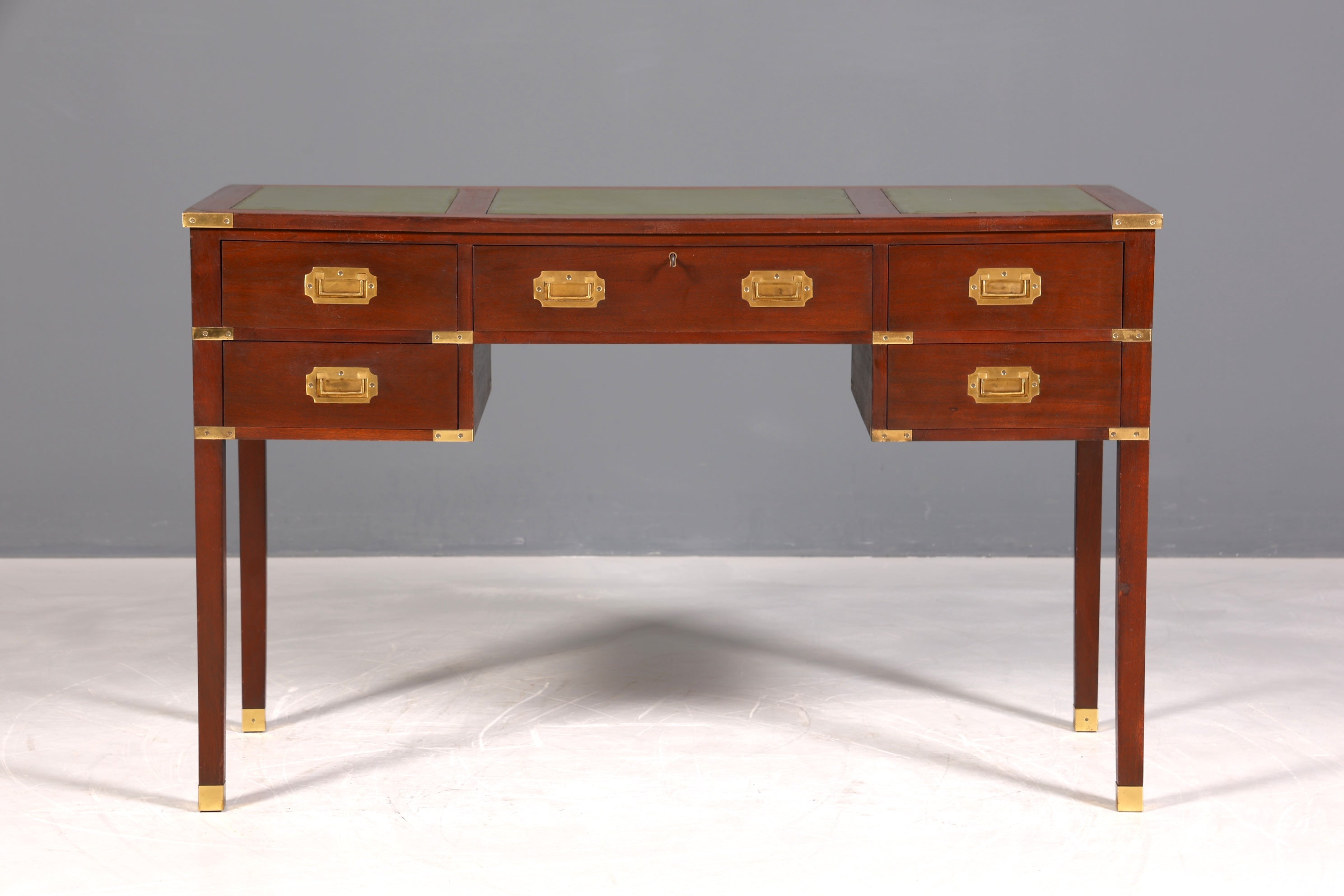 F945 Finish Edler Maritimer Schreibtisch Englischer Military Chest Bürotisch Office Table mit echt Lederauflage