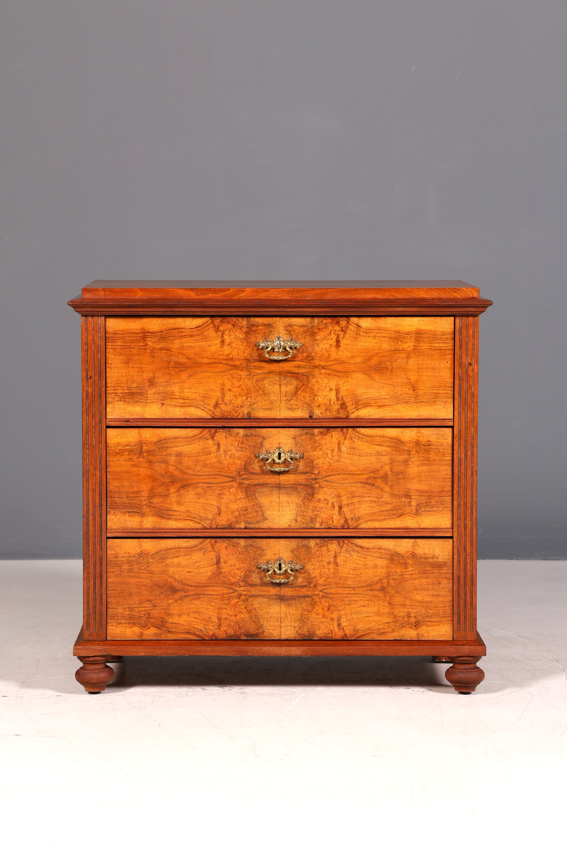 Elegante Gründerzeit Kommode Jugendstil Sideboard Antik Schubladenkommode Wäschekommode