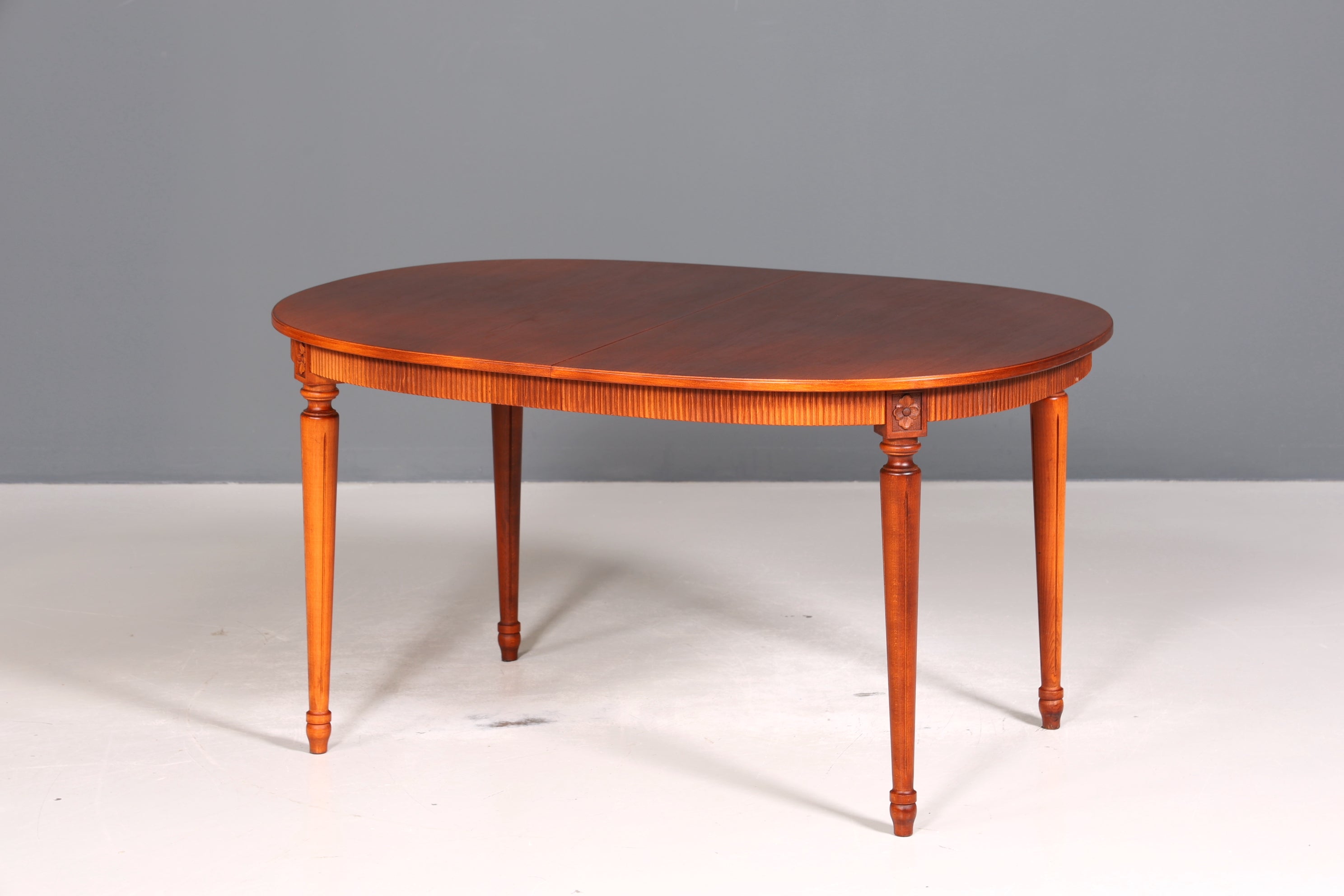 Wunderschöner Tisch im Gustavianischer Stil Küchentisch ausziehbar Antik Stil Esszimmer Tisch