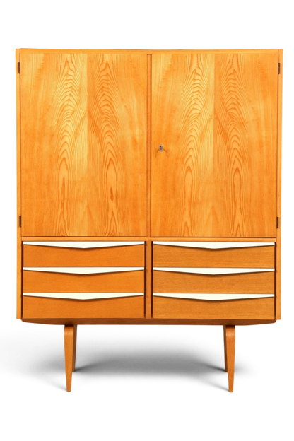 Hauptstadt Möblerei Hellerau Schrank Modell 427 aus Eschenholz im Mid-Century-Design mit Schubladen und Türen