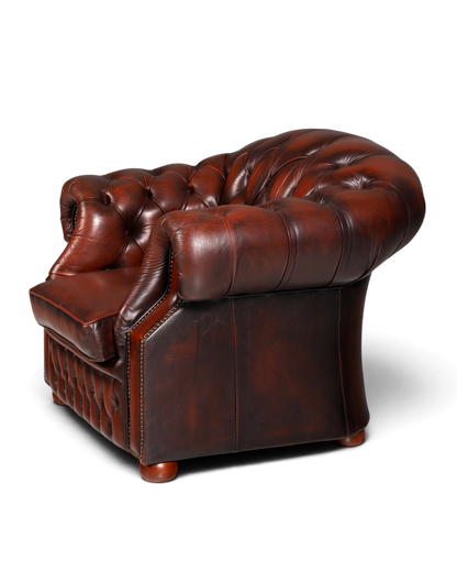 Hauptstadt Möblerei Chesterfield Centurion Sessel aus braunem Echtleder mit Knopfheftung in klassischer Optik