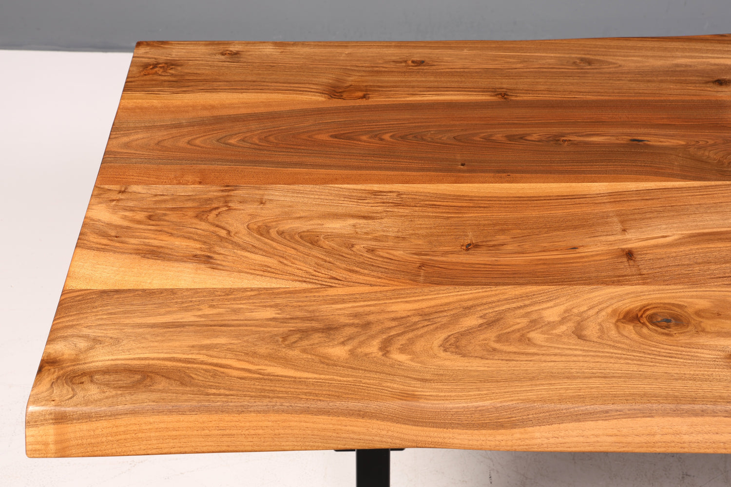 Wunderschöner Nussbaum Tisch 240cm-95cm Esszimmer Tisch Baumkanten Platte massiv Holz Küchentisch