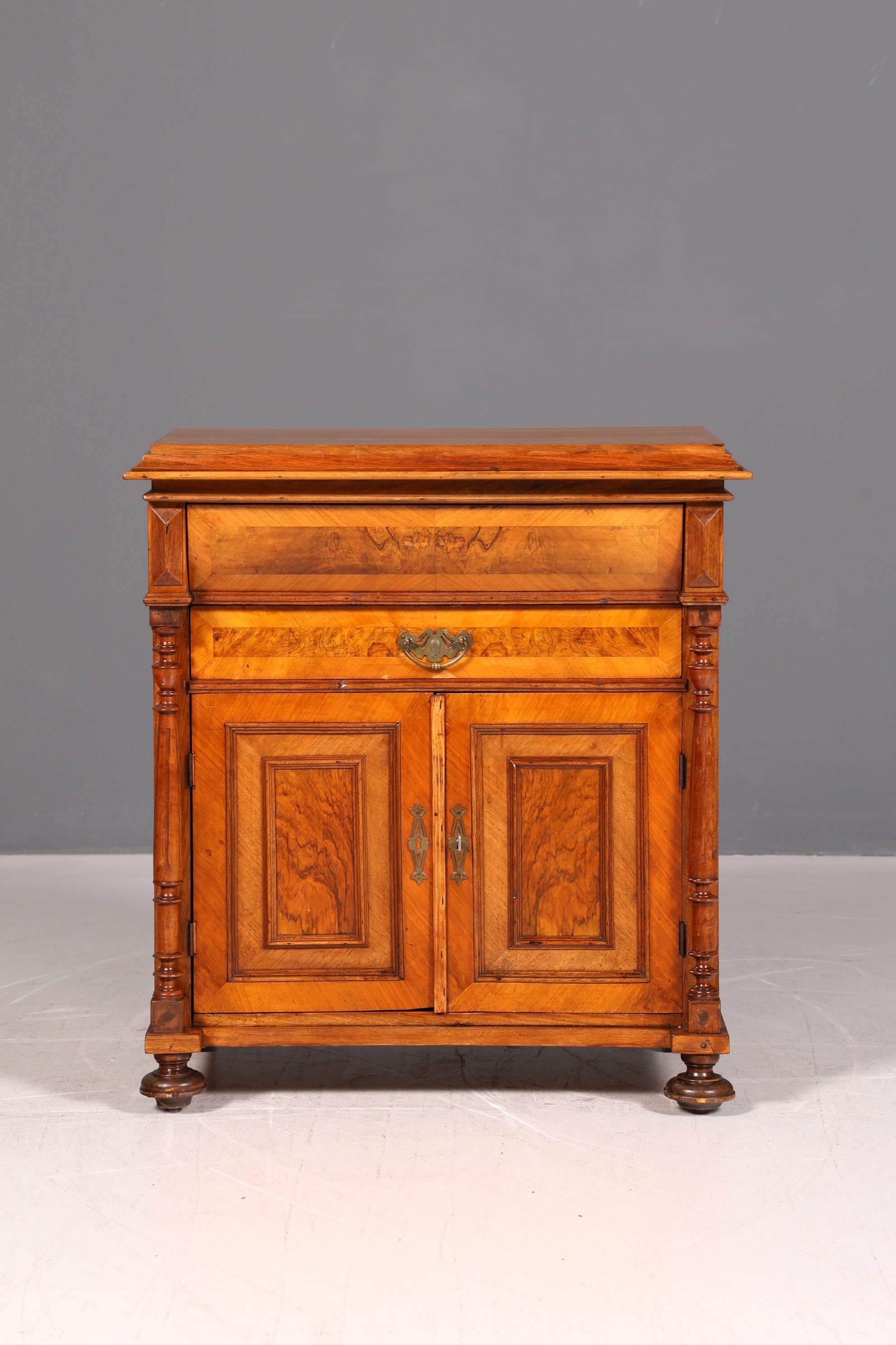 Wunderschöner Gründerzeit Schrank Louis Philippe Nussbaum Kommode um 1880 Vertiko Highboard Antik