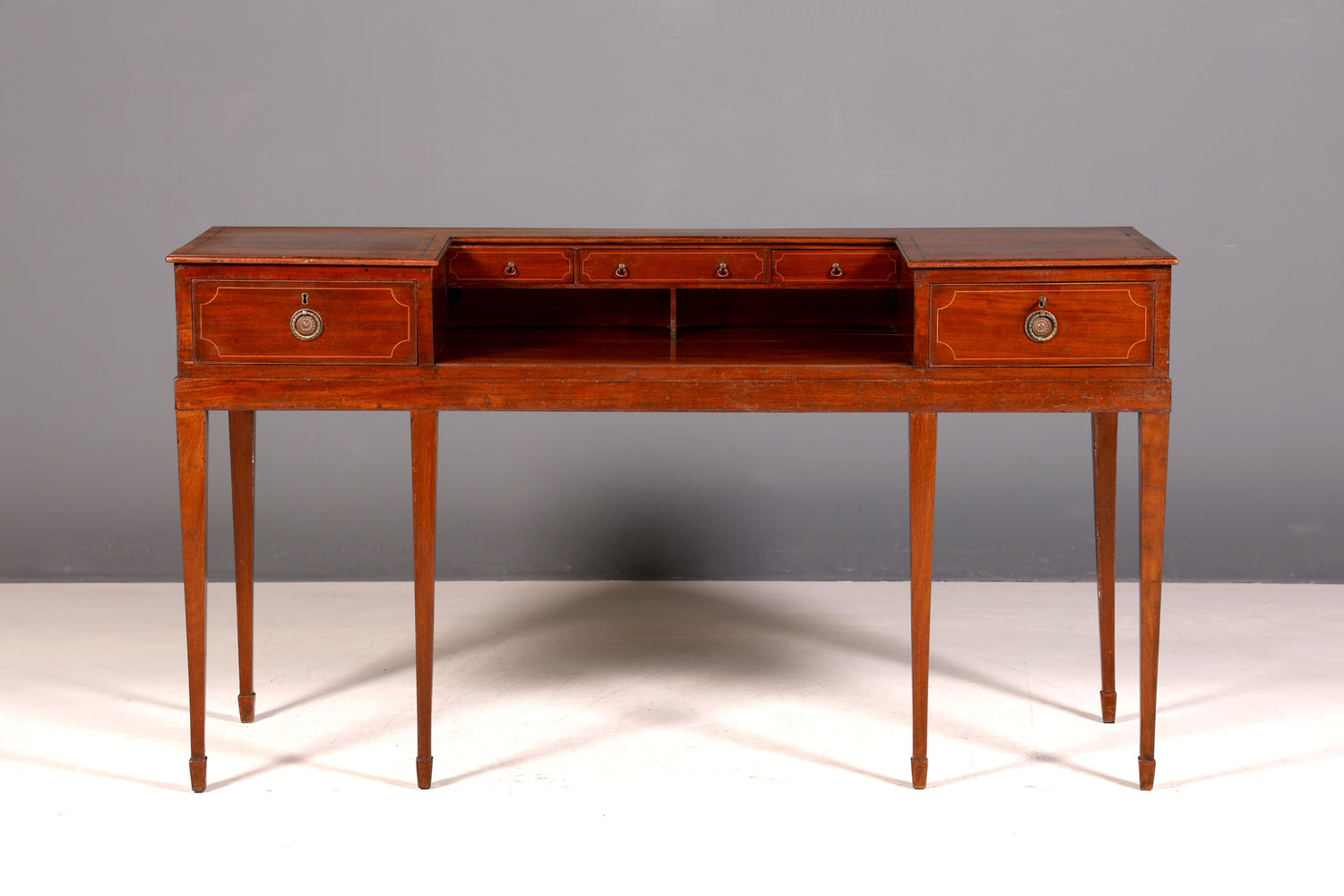 G621 Finish Filigraner Englischer Schreibtisch Englisch Desk Bürotisch 60s Office Table (Kopie)