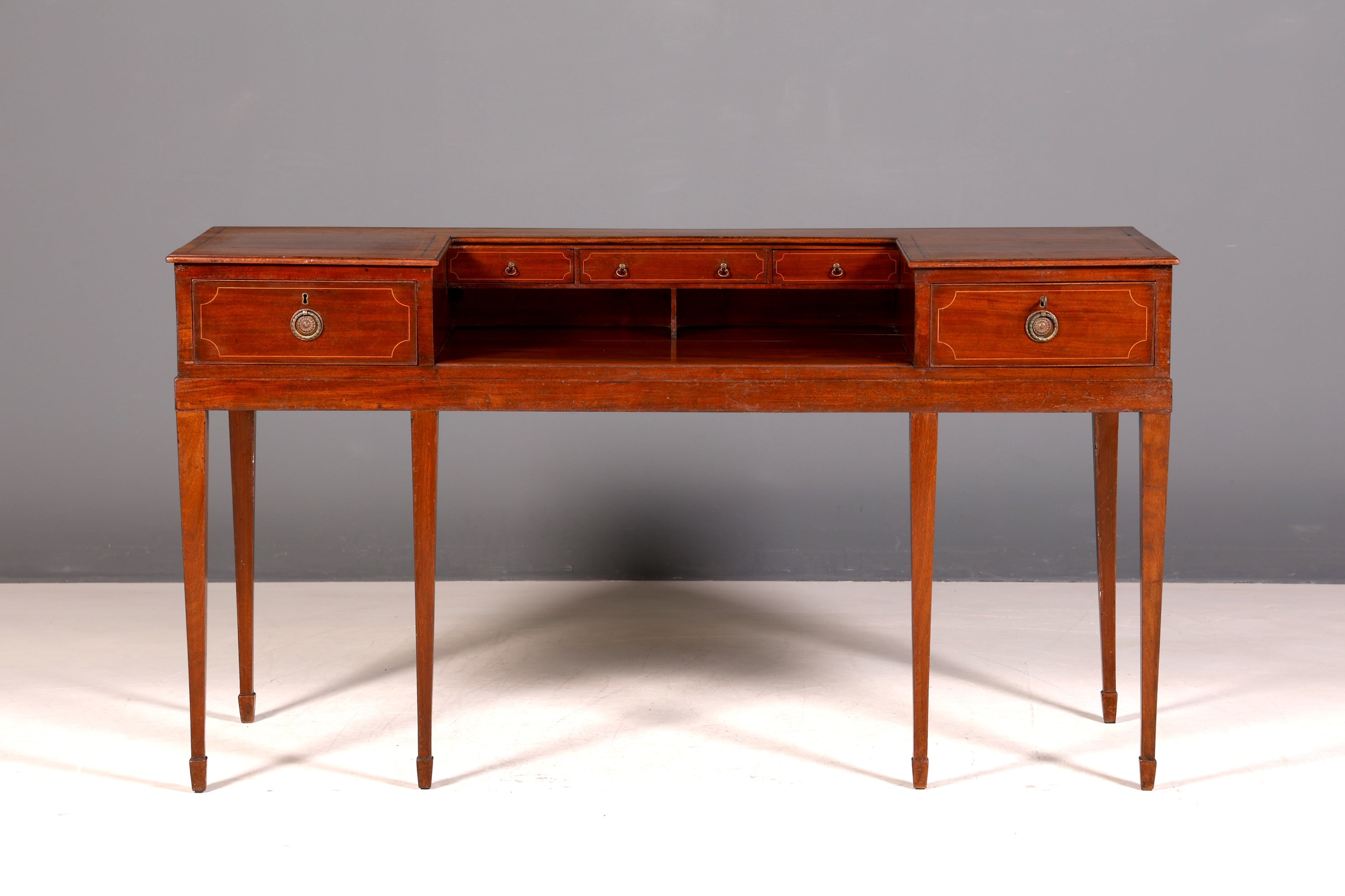 G621 Finish Filigraner Englischer Schreibtisch Englisch Desk Bürotisch 60s Office Table (Kopie)