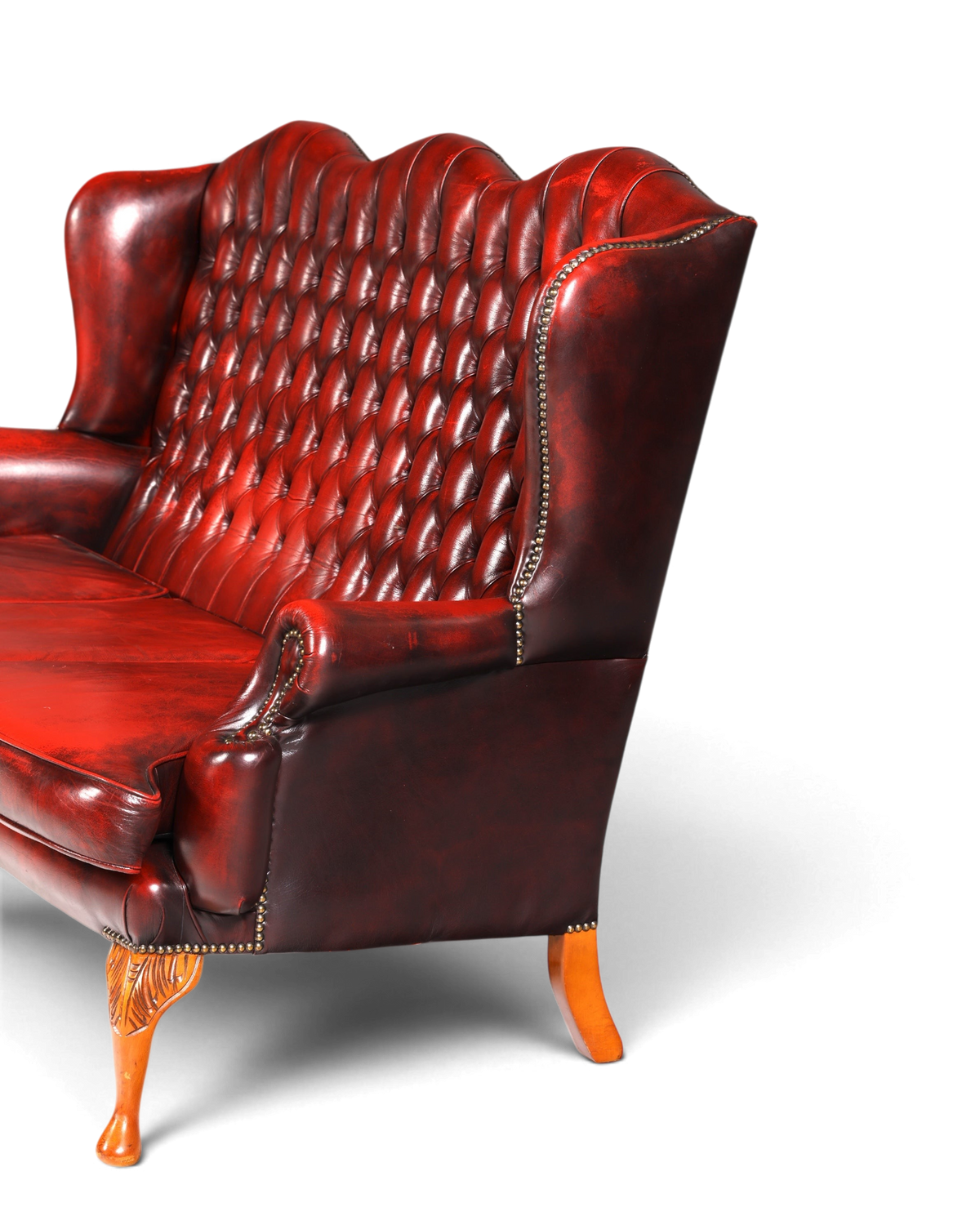 Hauptstadt Möblerei Chesterfield Queen Anne 3er Sofa aus rotem Echtleder mit Knopfheftung und Ziernägeln