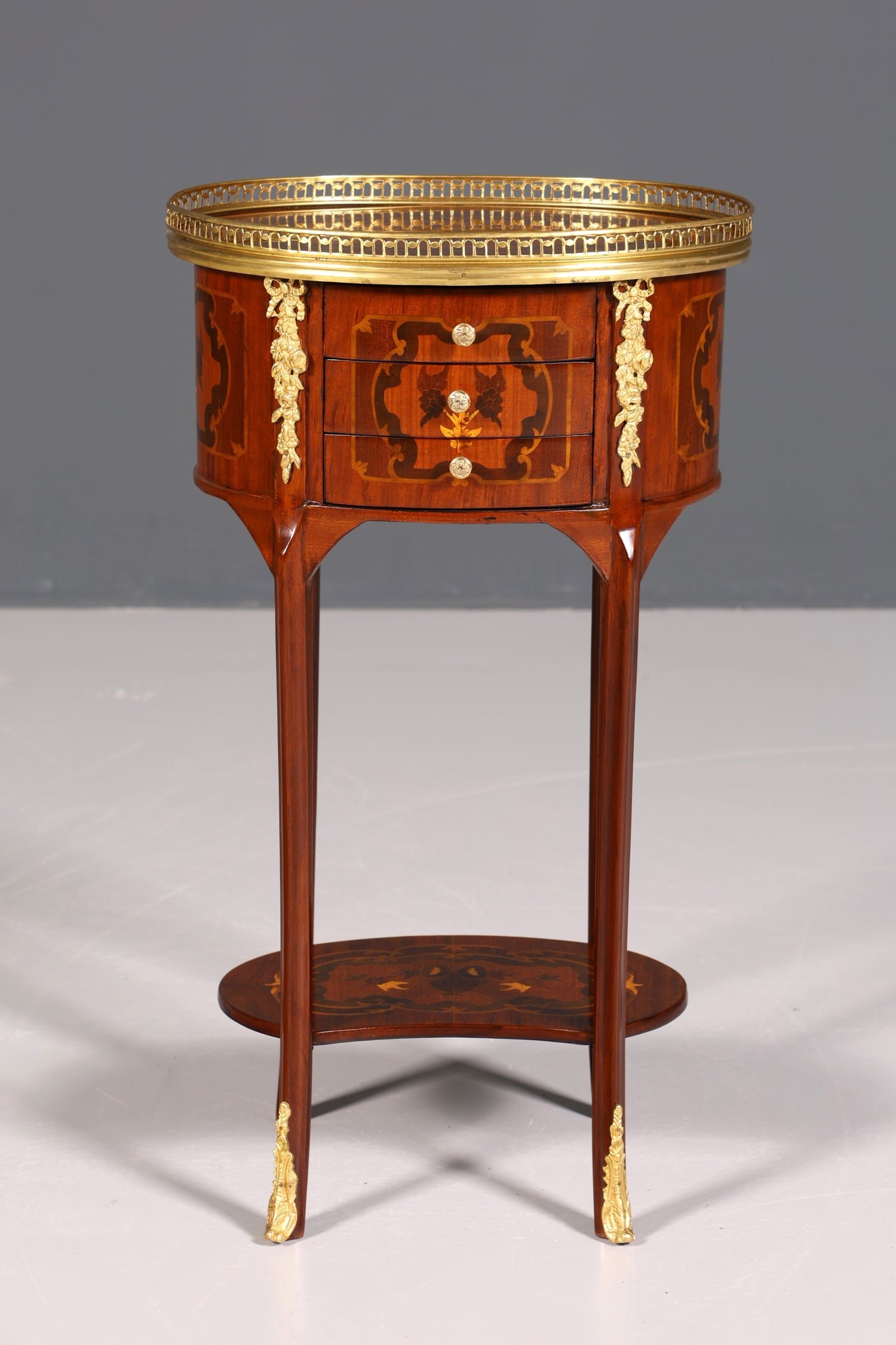 Wunderschöner Barock Louis XV Stil Beistelltisch Ablagetisch Kommode massiv Antik Stil Nachttisch