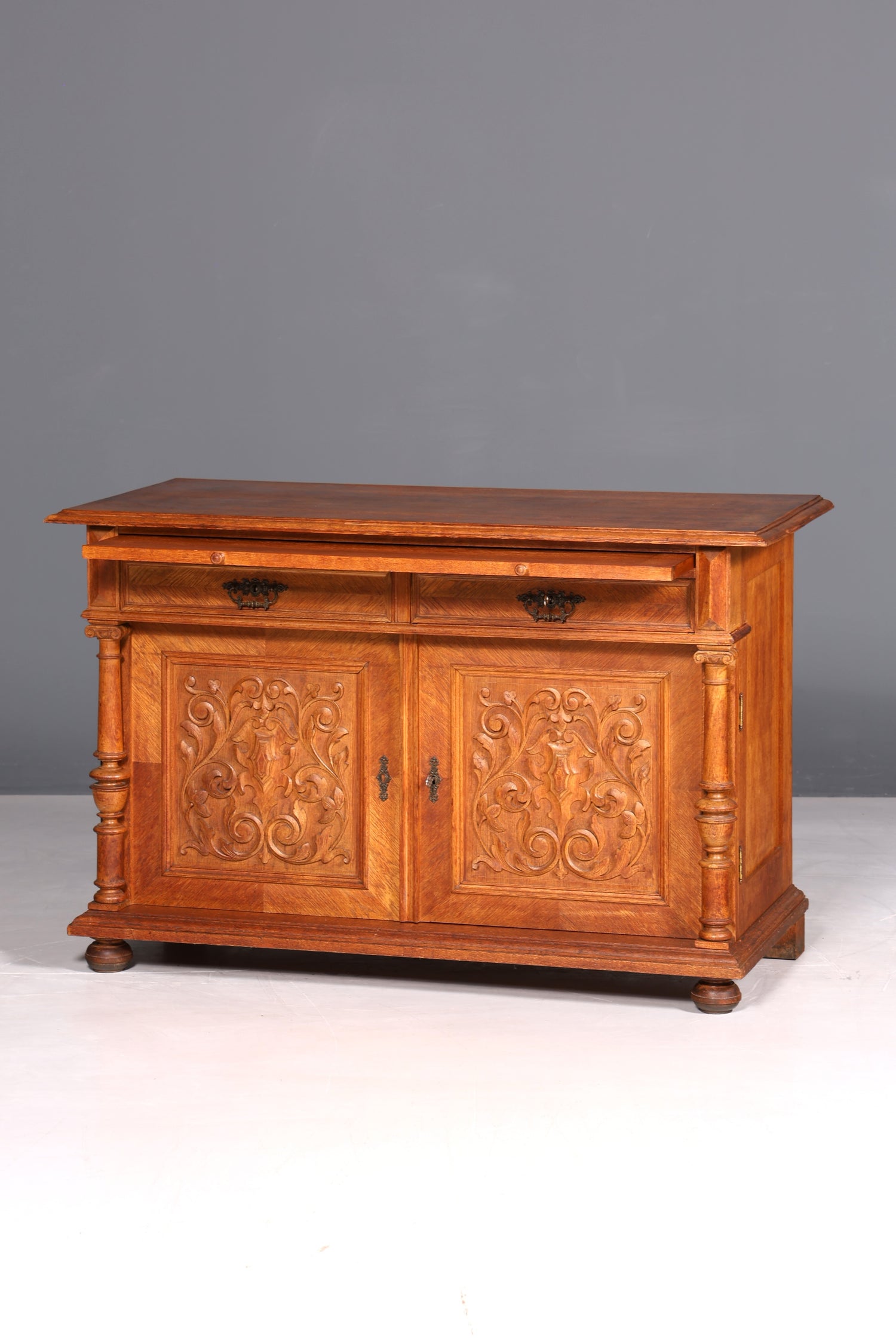 Stylish Gründerzeit sideboard, Louis Philippe oak cabinet/chest of drawers, circa 1880