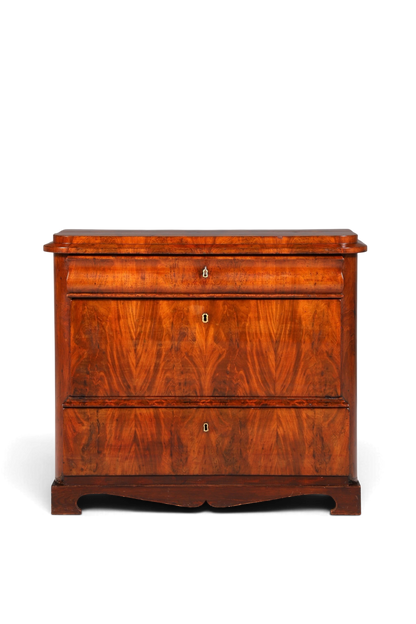 Hauptstadt Möblerei Louis Philippe Kommode aus massivem Nussbaum mit drei Schubladen, antik um 1890