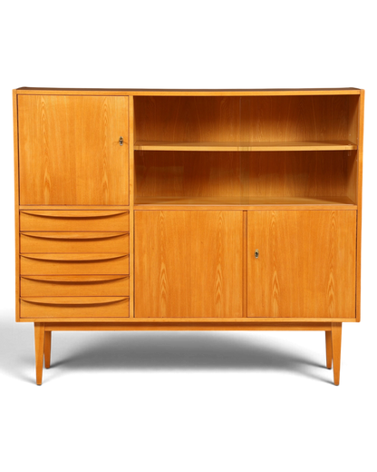 Hauptstadt Möblerei Hellerau Vitrine Modell 602 von Franz Ehrlich aus hellem Holz im Mid-Century-Design