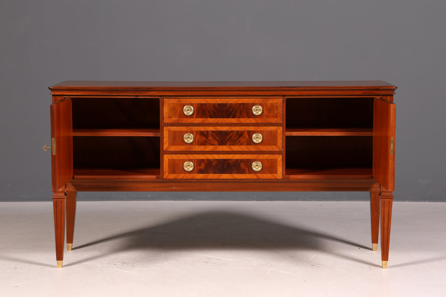 Wunderschönes Sideboard im Gustavianischen Stil 60er Jahre TV Schrank Kommode
