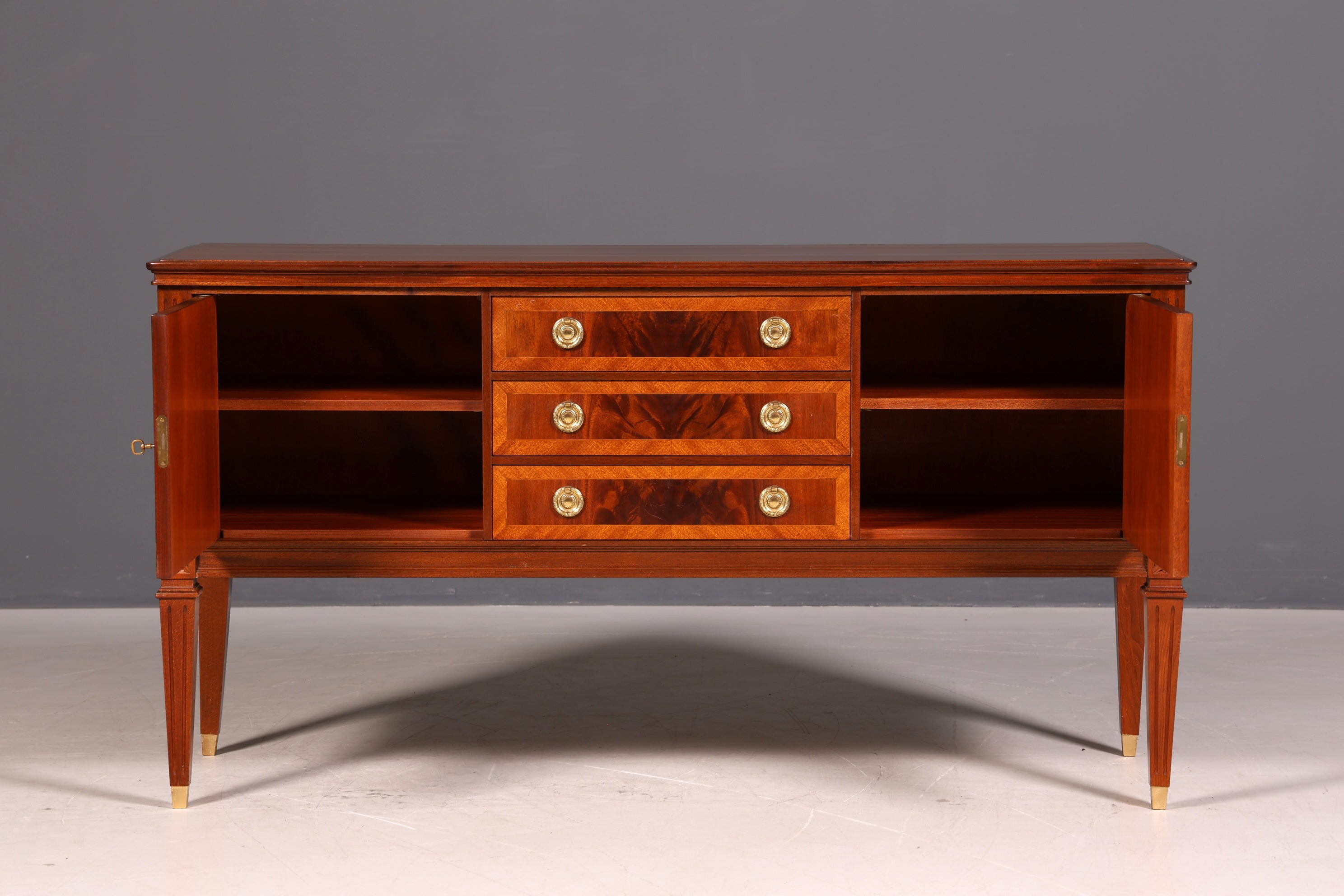Wunderschönes Sideboard im Gustavianischen Stil 60er Jahre TV Schrank Kommode