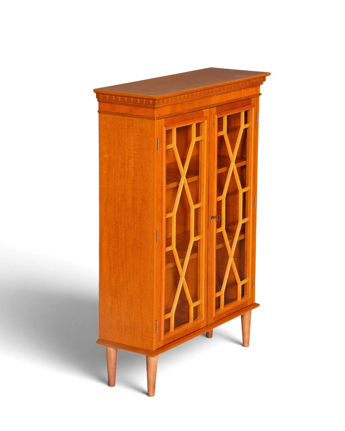 Hauptstadt Möblerei englische Vitrine aus Eibenholz mit verglaster Türfront und geometrischem Gittermuster im 60er Stil