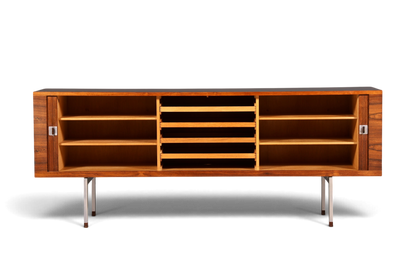Beeindruckendes Original Hans J. Wegner für RY Møbler Modell RY 25 Sideboard Palisander Holz TV Kommode Vintage Schiebetür Schrank 1 von 2