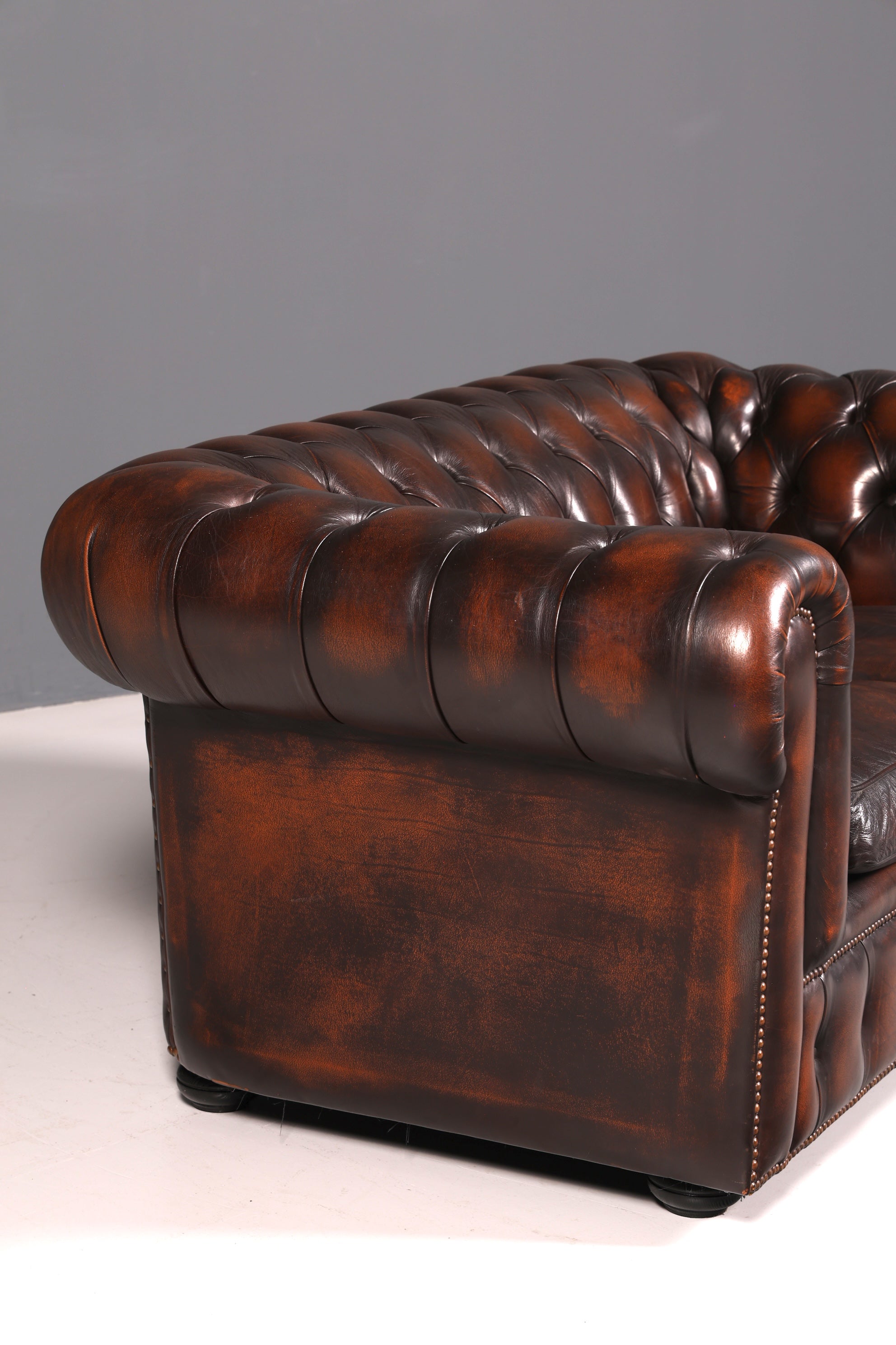 Edles Original Chesterfield Sofa 2-Sitzer Couch Echt Leder Englisch Antik Polstersofa