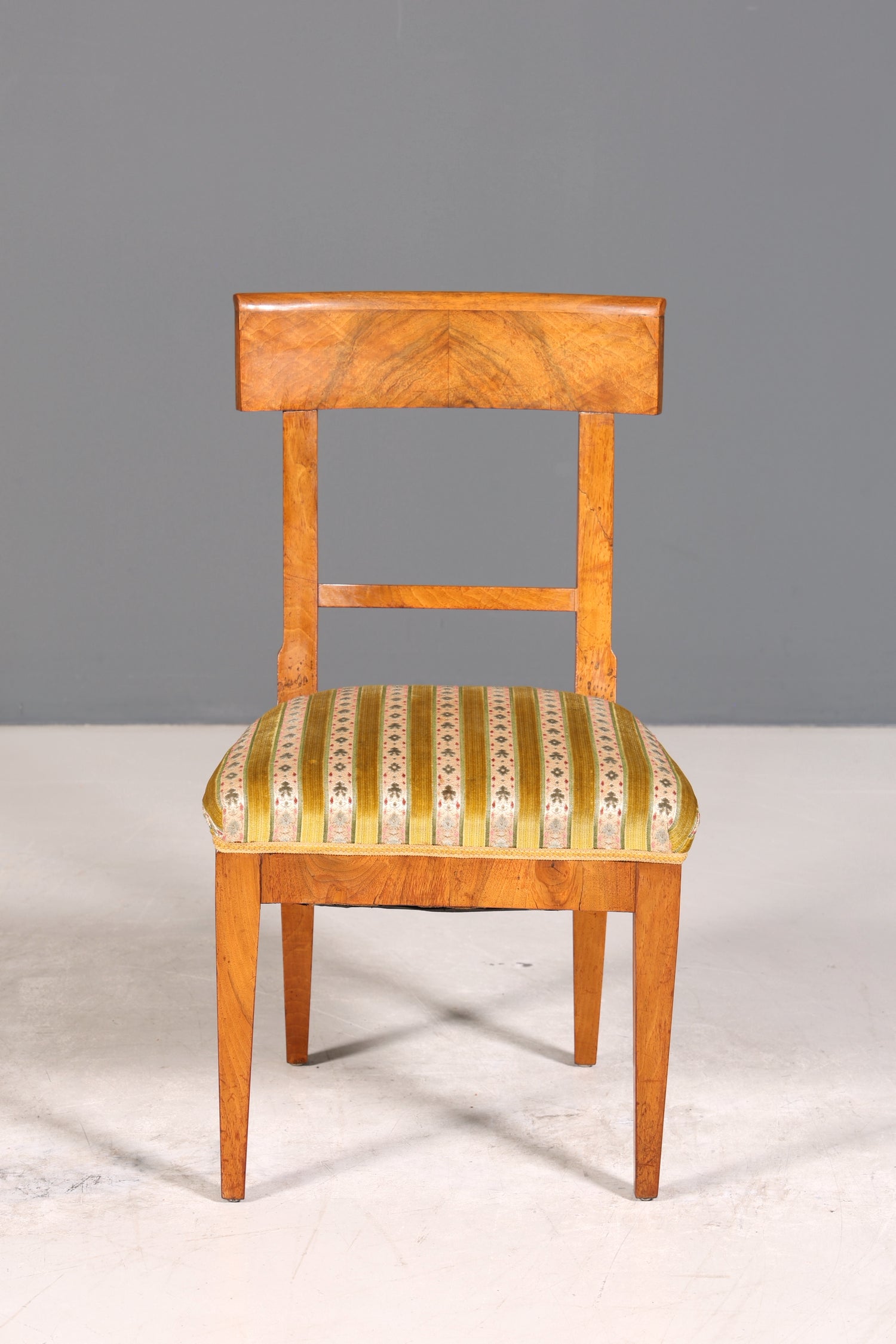 Traumhafter Biedermeier Stuhl Antik Küchenstuhl echt Holz Sekretär Stuhl Esszimmer Stuhl 1 von 2