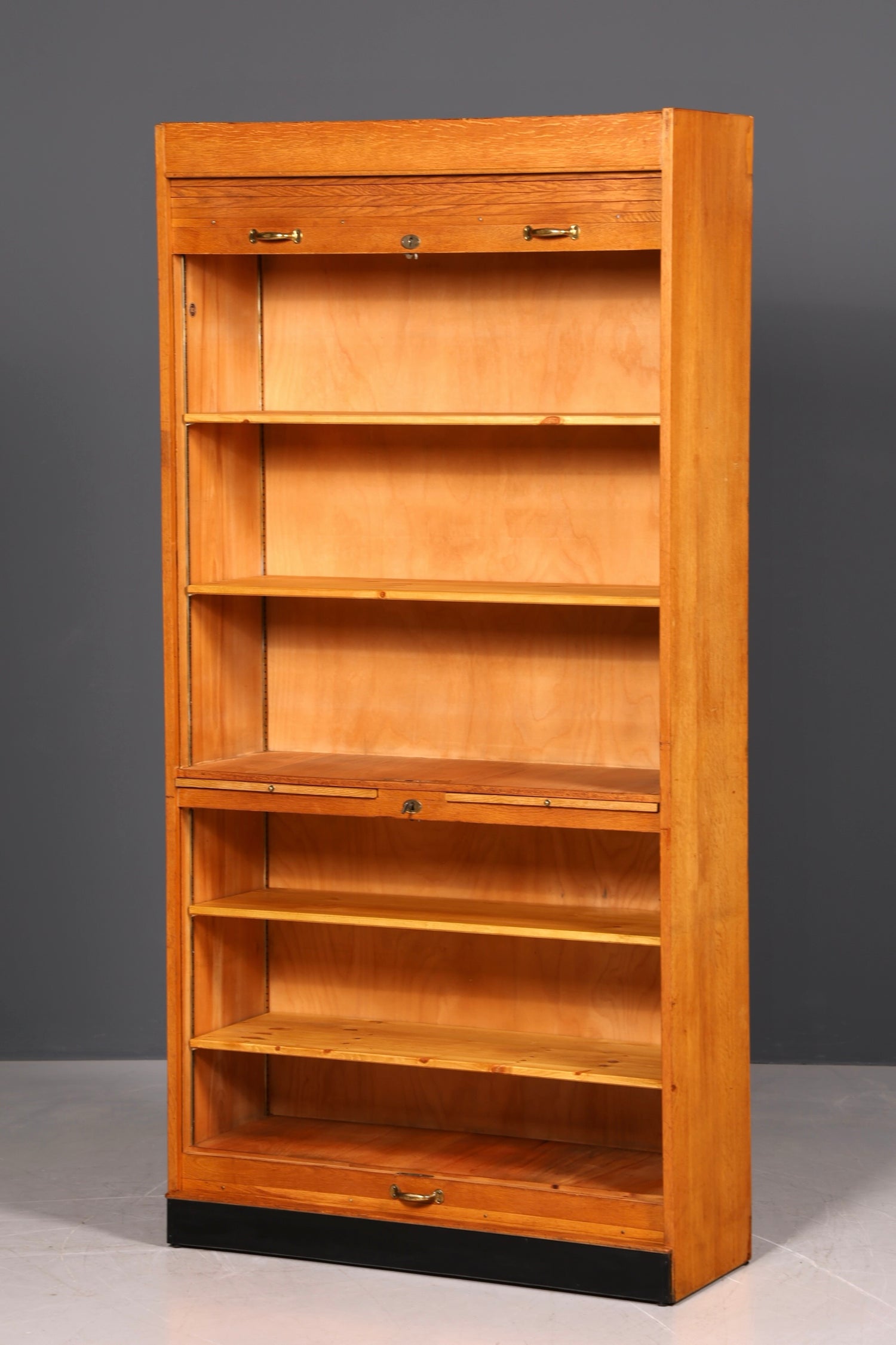 Schlichter Mid Century Rollladenschrank Bauhaus Apothekerschrank Art Deco Büro Aktenschrank