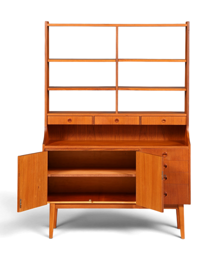Hauptstadt Möblerei vintage Mid Century Highboard aus massivem Holz im dänischen Design mit Regalen und Schranktüren