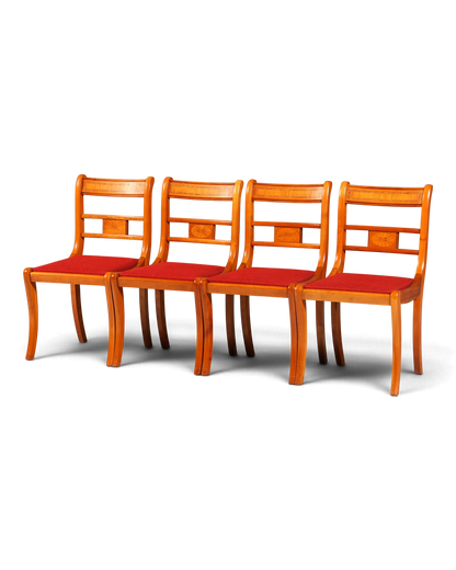 Hauptstadt Möblerei Set aus vier englischen Regency Esszimmerstühlen aus Holz mit rotem Polster im 60er Jahre Stil
