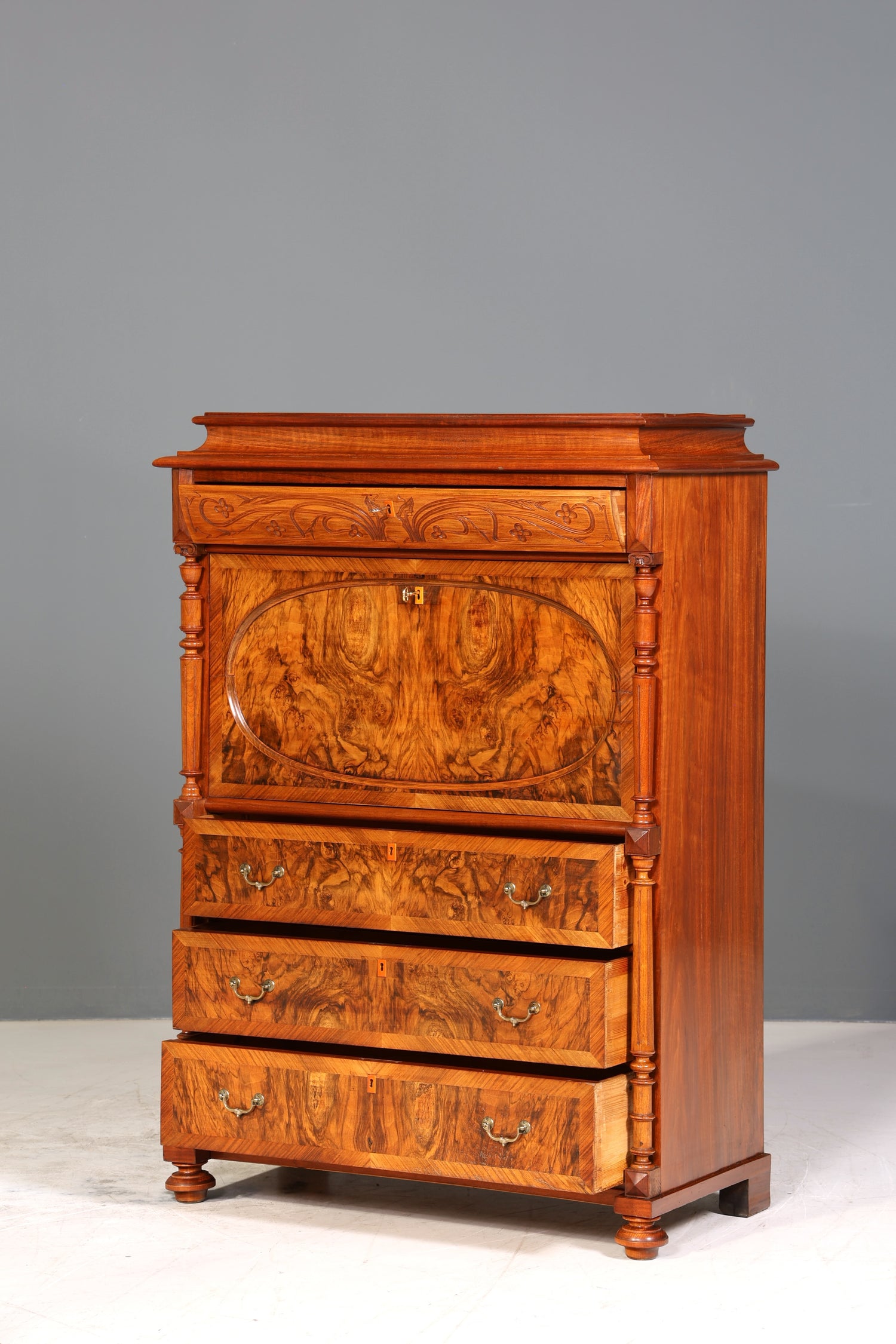 Traumhafter Louis Philippe Sekretär um 1870 Vertiko Nussbaum Highboard Kommode Sekretär Schrank