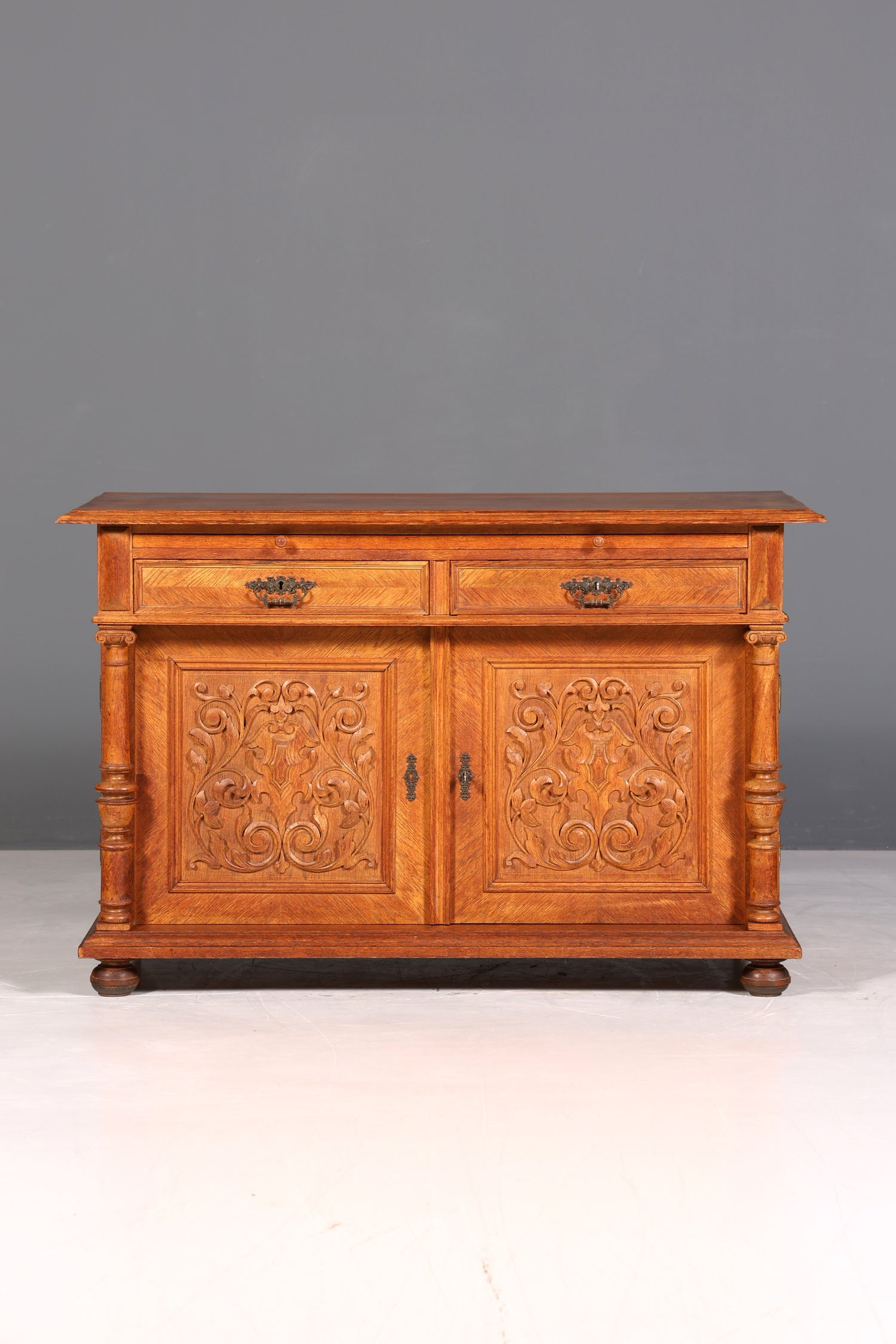 Stylish Gründerzeit sideboard, Louis Philippe oak cabinet/chest of drawers, circa 1880