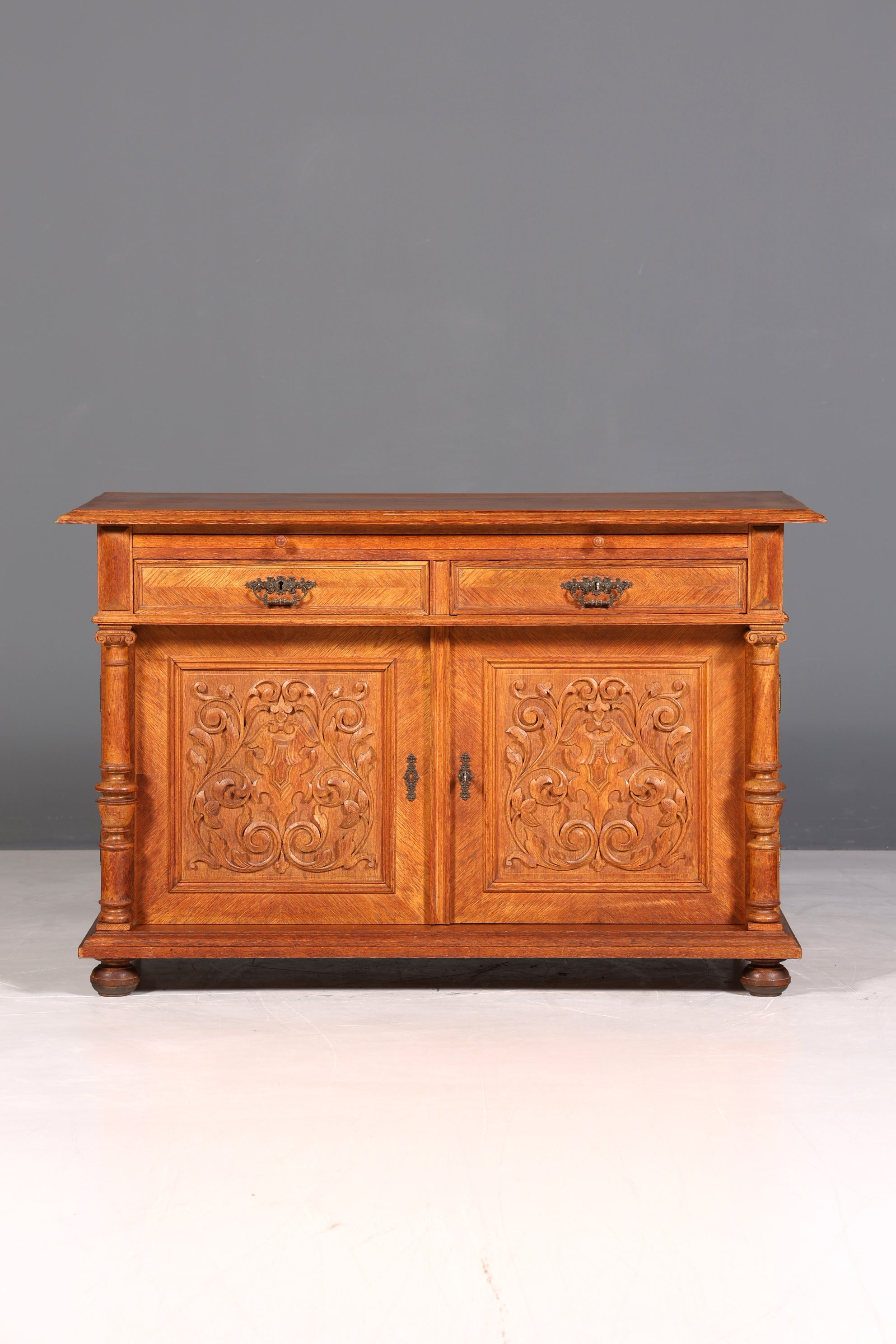 Stylish Gründerzeit sideboard, Louis Philippe oak cabinet/chest of drawers, circa 1880