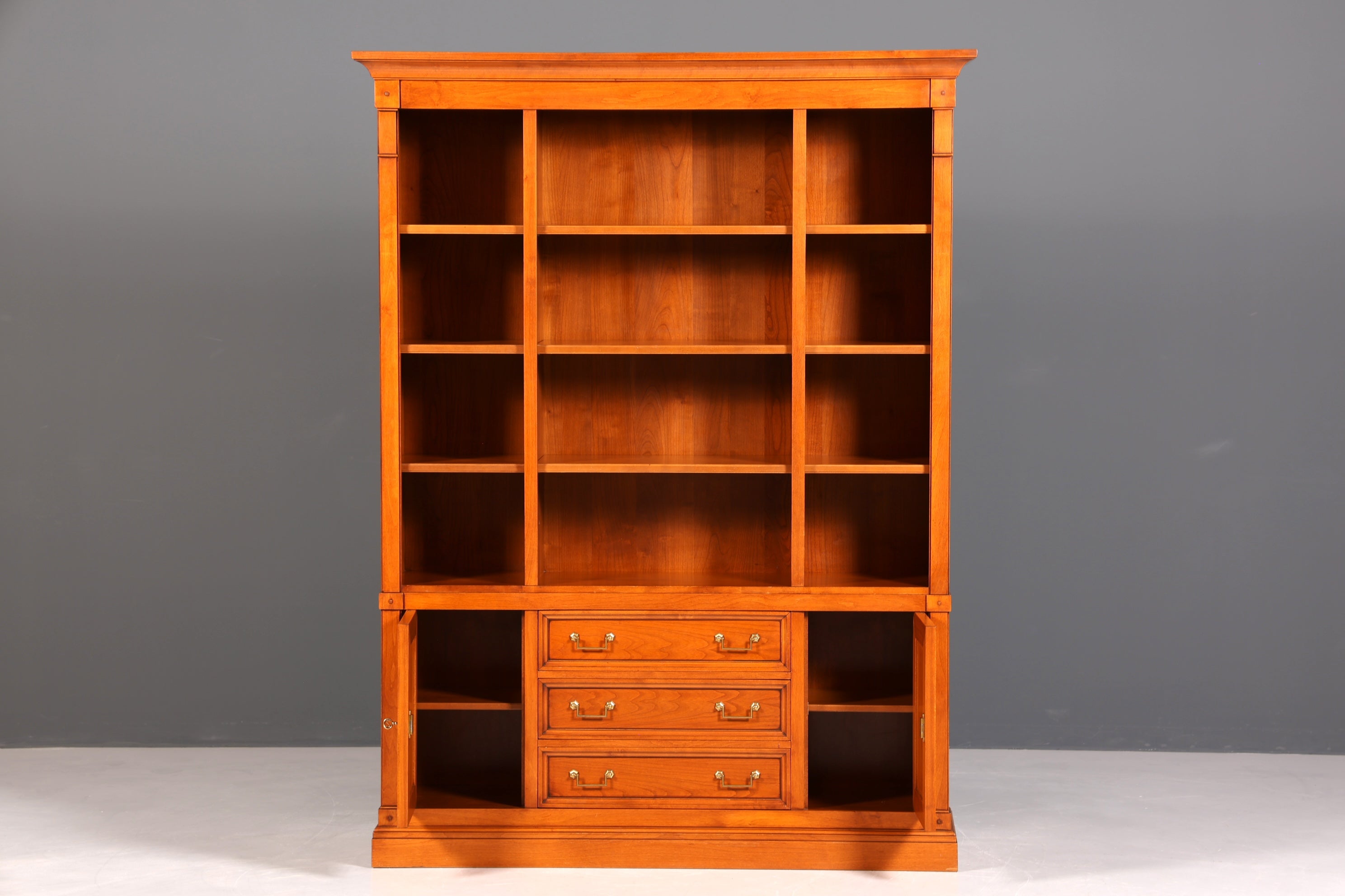 Traumhaftes Original Selva Bücherregal Antik Stil massiv Holz Regal Schrank Bibliothek