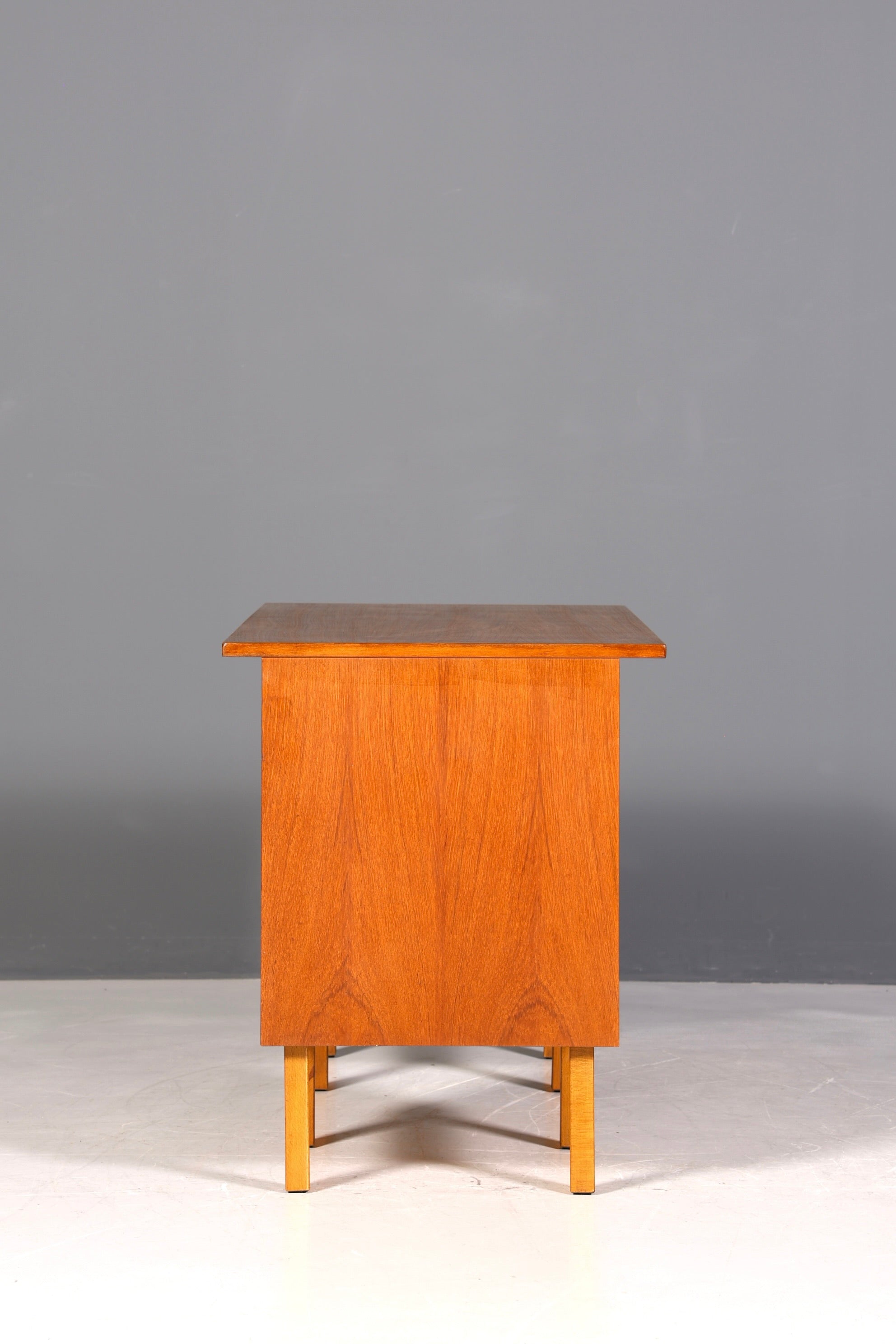 Wunderschöner Mid Century Schreibtisch Danish Design Teak Holz Bürotisch Vintage Office Table