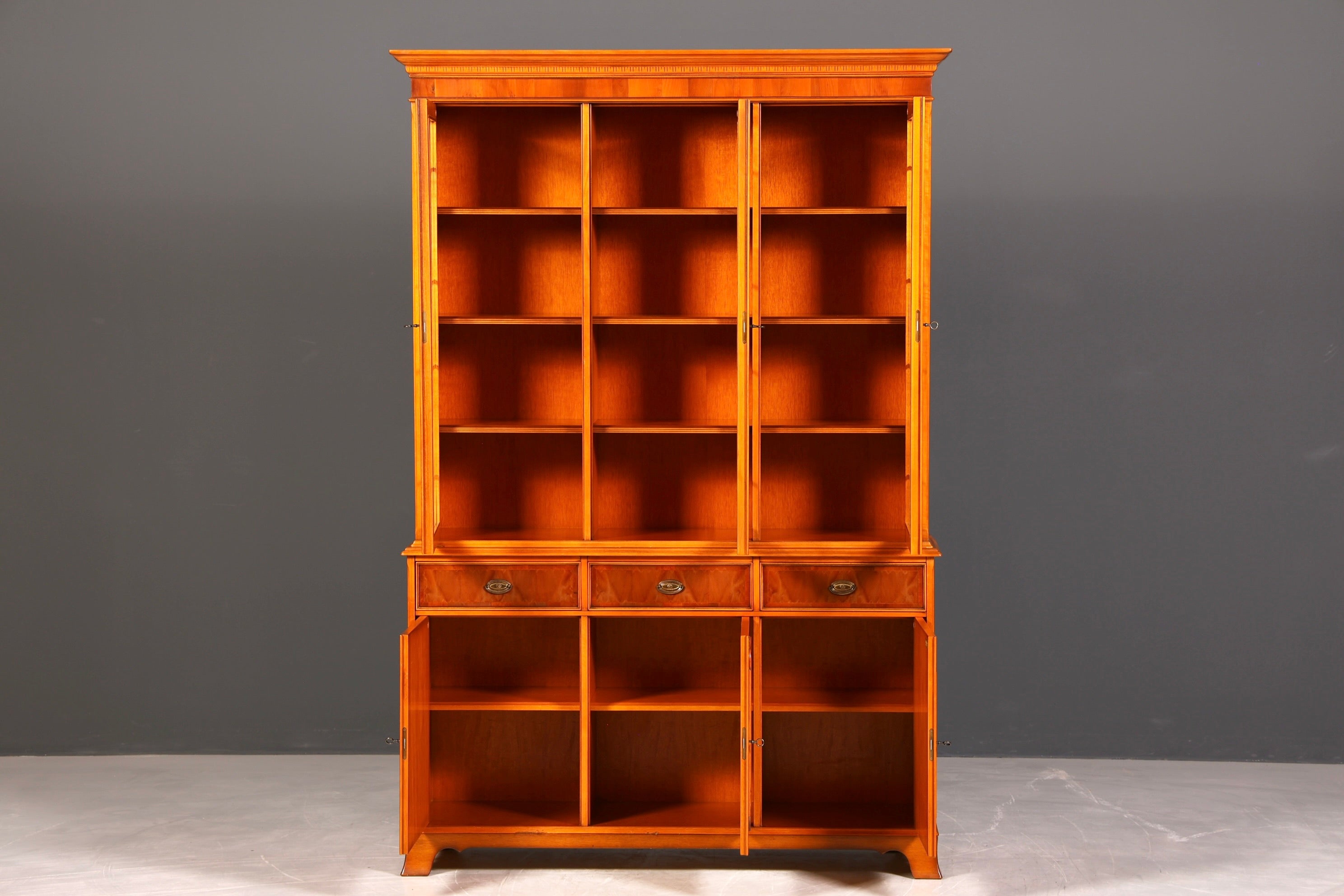 G195 Finish cm Wunderschöne Original Heldense Vitrine Englische Eibe Bücherschrank Buffet Antik Stil Glasvitrine (Kopie)