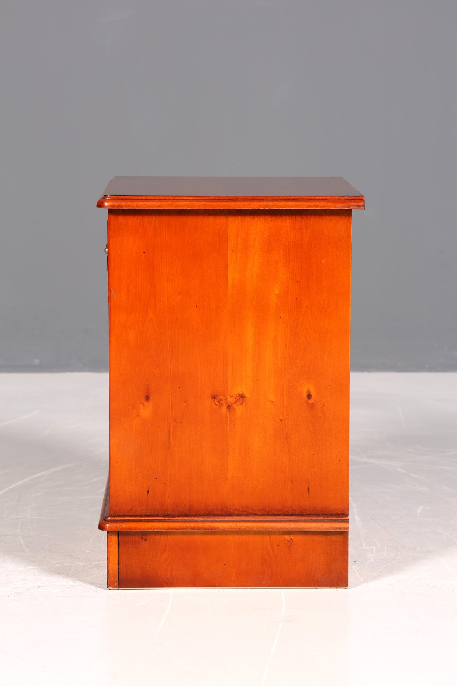 Wunderschöne Englische Kommode Eibe echt Holz Nachttisch Telefontisch Beistelltisch Ablagetisch