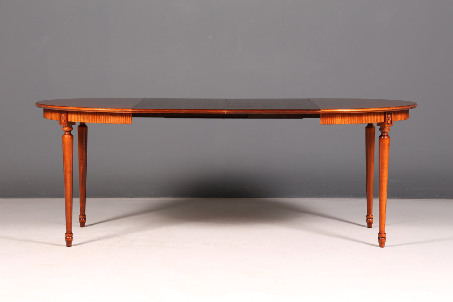 Wunderschöner Tisch im Gustavianischen Stil Küchentisch ausziehbar Esszimmer Tisch Rund Vintage