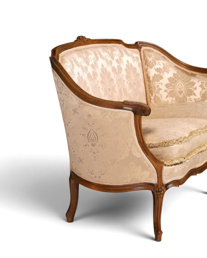 Hauptstadt Möblerei Chippendale 2-Sitzer Sofa im Barock-Stil mit beigem gemustertem Samtbezug und Holzrahmen
