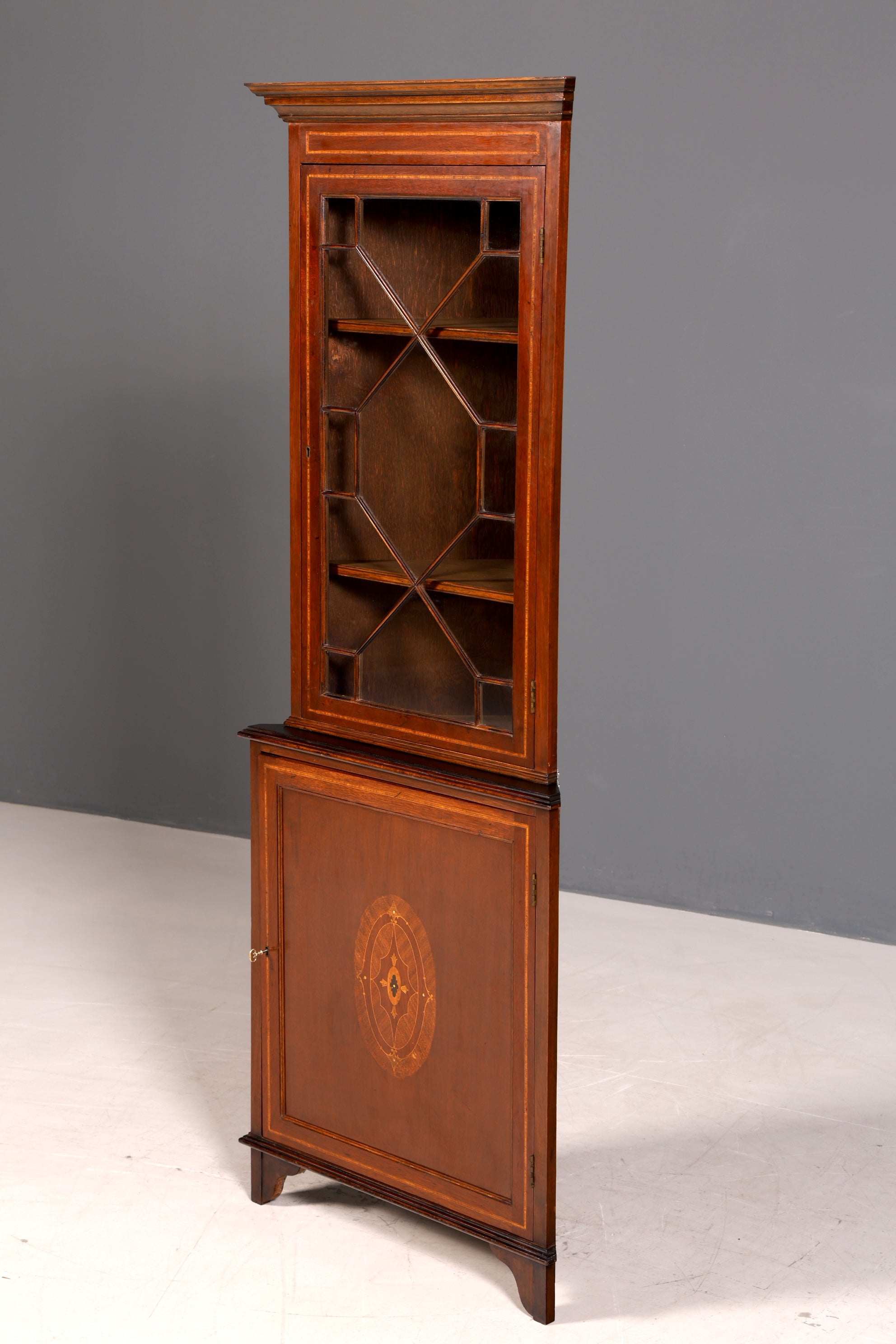 G577 Finish cm Wunderschöne Englische Eckvitrine Mahagoni Antik 60s echt Holz Schrank Eckschrank Glasvitrine (Kopie)