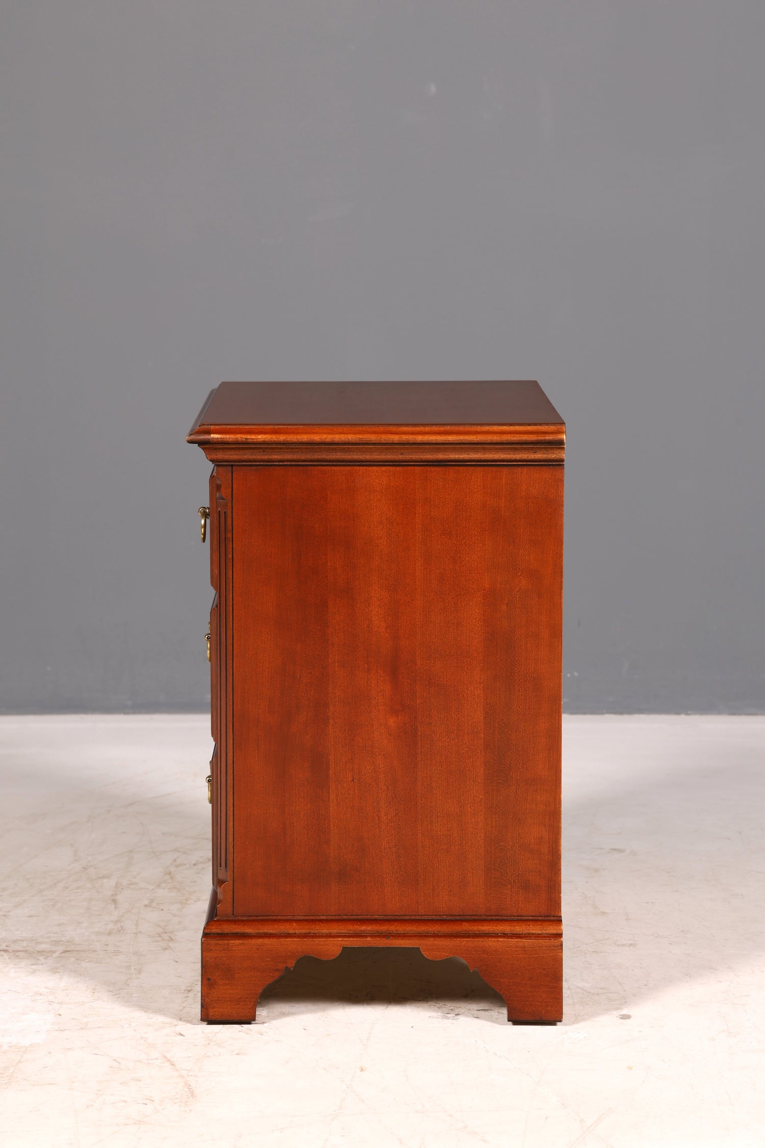 Elegant Drexel Heritage dresser in antique style, bedside table, USA chest of drawers 2 of 2