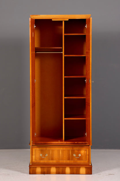 Wunderschöner Englischer Kleiderschrank Dielenschrank Wäscheschrank Schrank Antik Massivholz Vintage