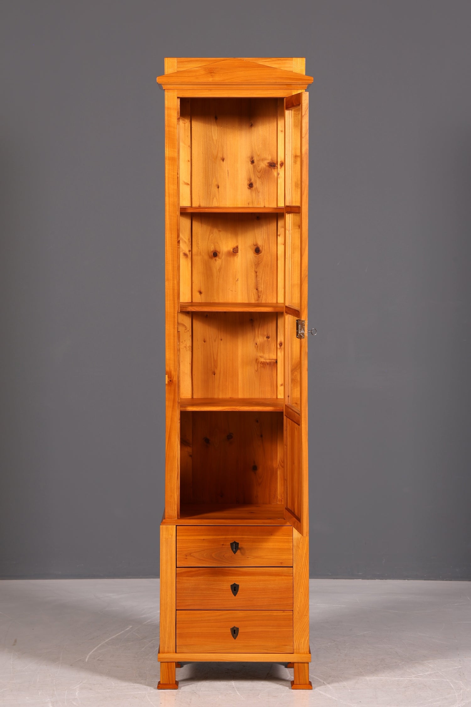 G077 Finish Antik04 falsche Beschreibung - (Biedermeier Vitrine- preis muss ich noch recherchieren)