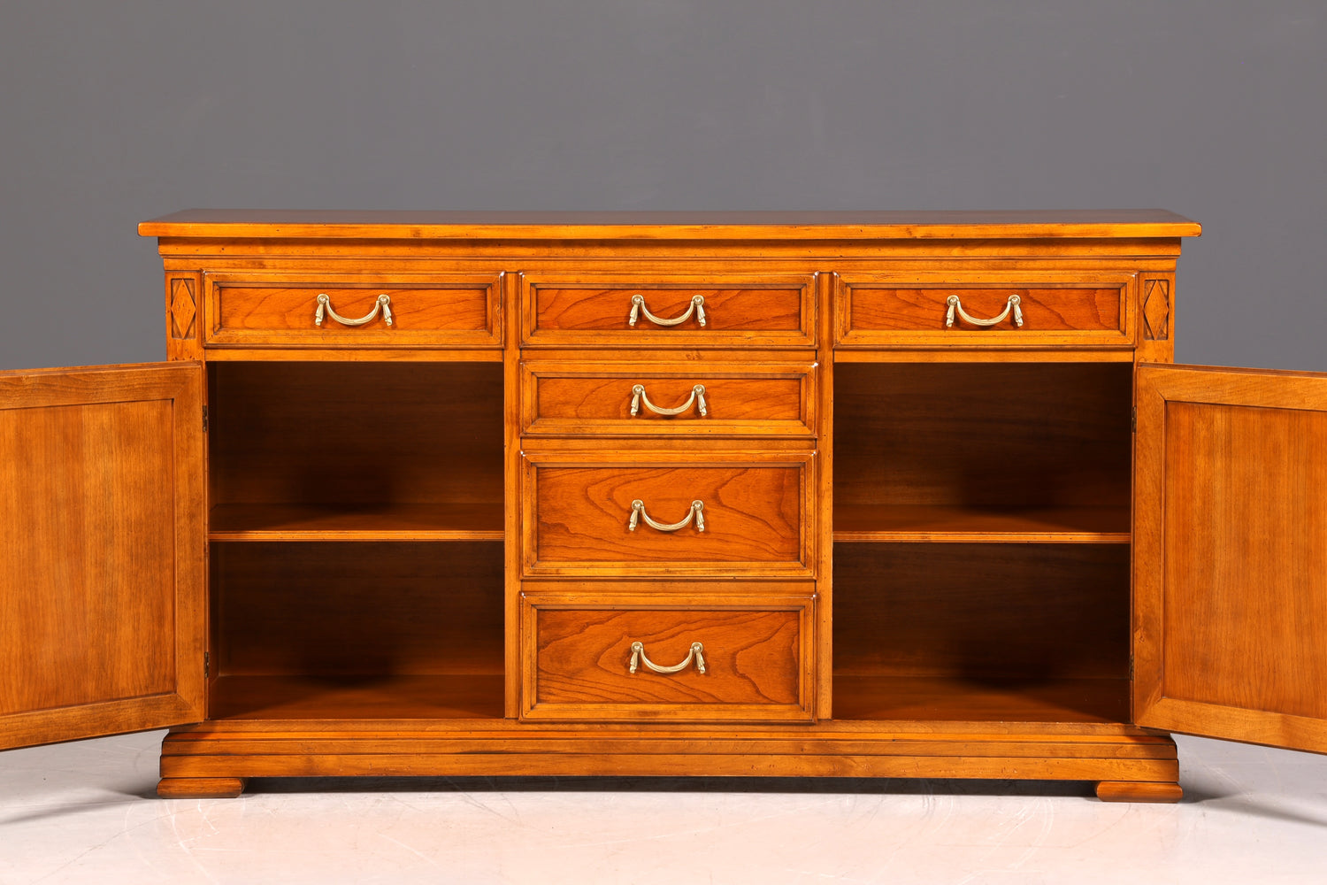 G225 Finish SELVA Wunderschönes Englisches Sideboard Eibe Schrank Antik Stil Buffetschrank Kommode (Kopie)