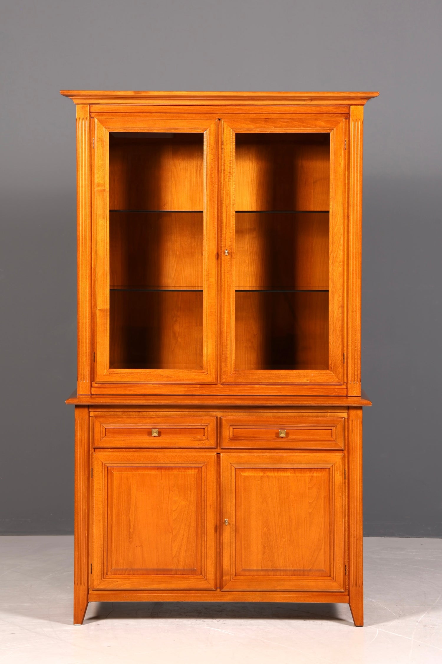 Traumhafte Original Selva Vitrine Antik Stil massiv Holz Buffet Schrank Bibliothek
