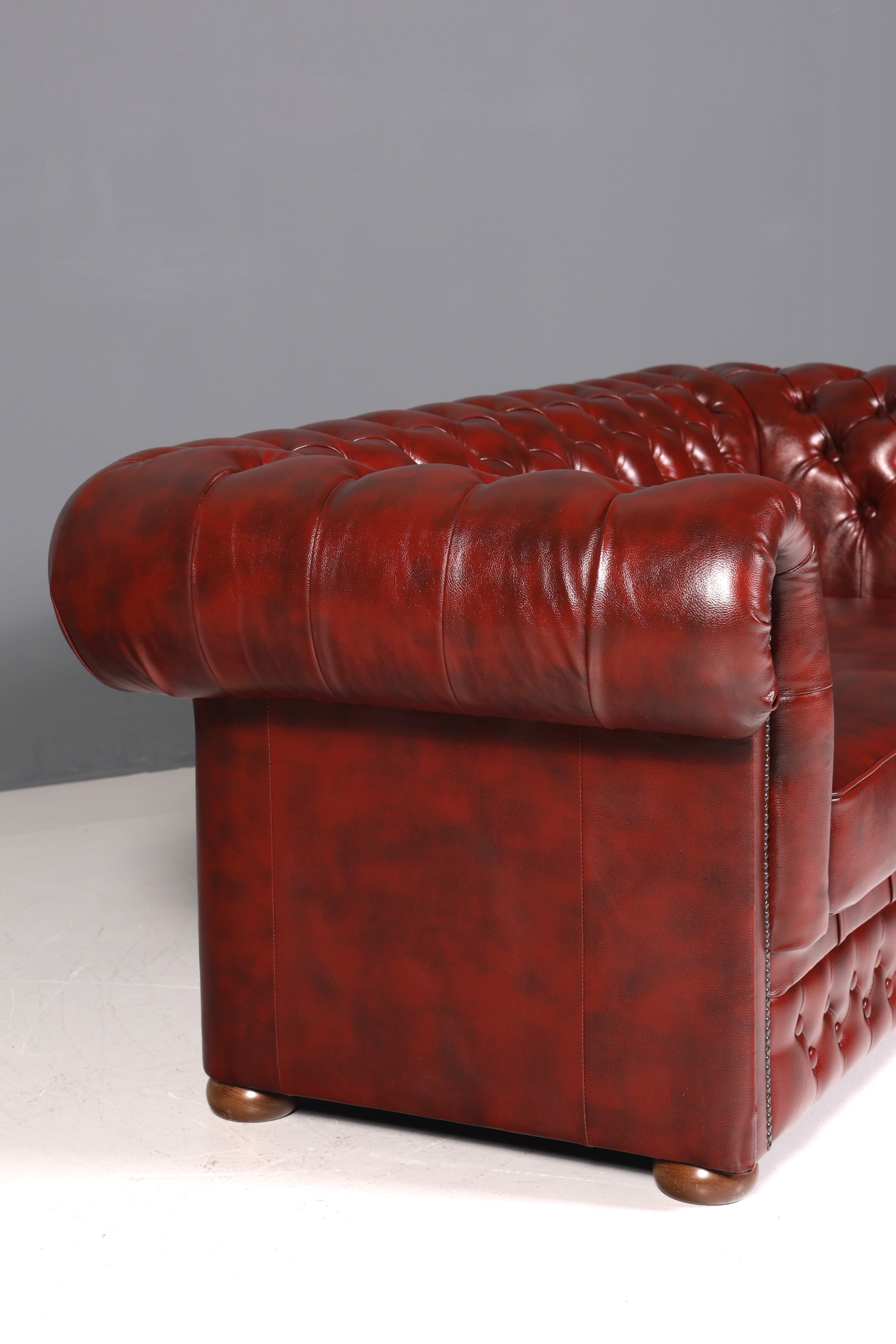 Wunderschönes Original Chesterfield Sofa 3- Sitzer echt Leder Oxblood Couch Englisch