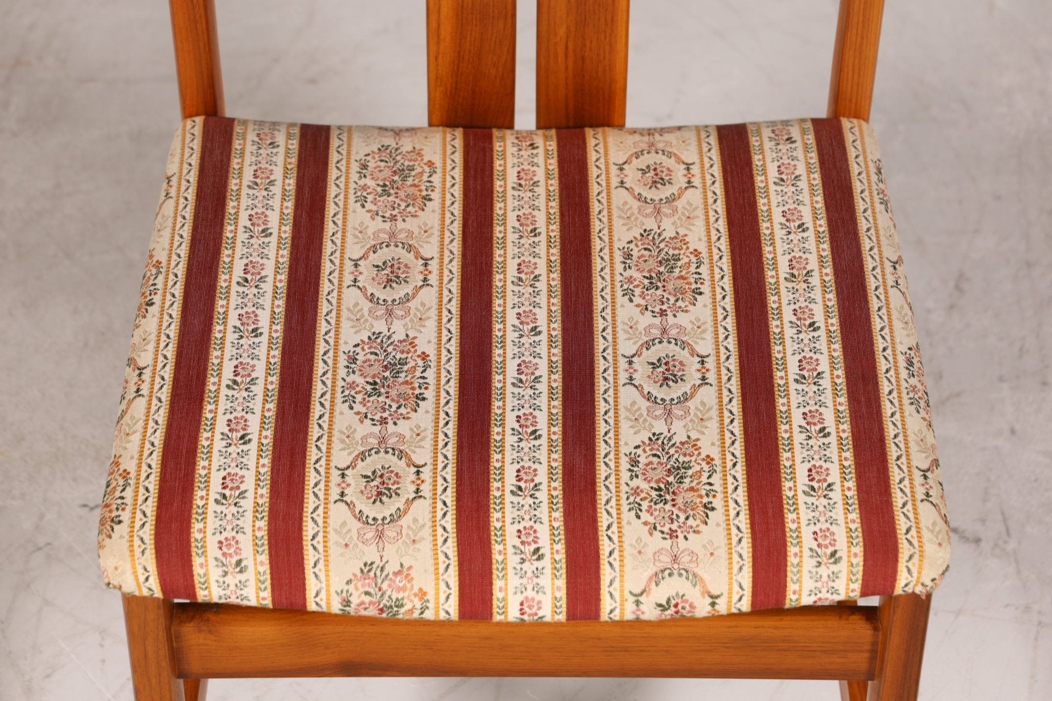 4x Schlichte Mid Century Stühle Nussbaum Retro Stuhlset Danish Design Küchenstühle