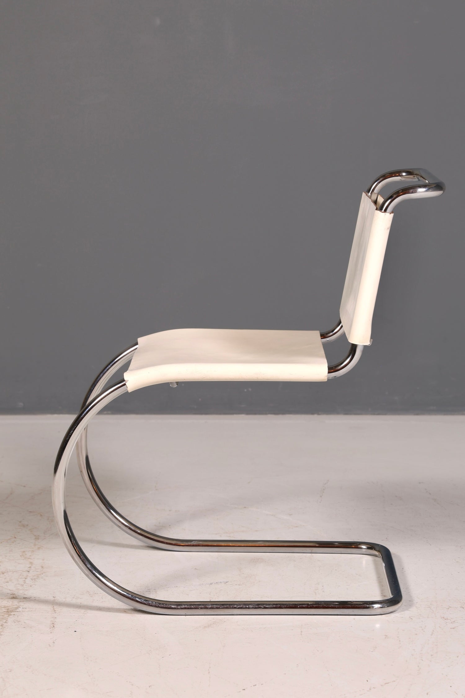 Edler Original Knoll International Freischwinger Stuhl MR Chair Mies van der Rohe Chrom Leder Weiß Bauhaus Sekretär Stuhl Esszimmer Stuhl 1 von 2