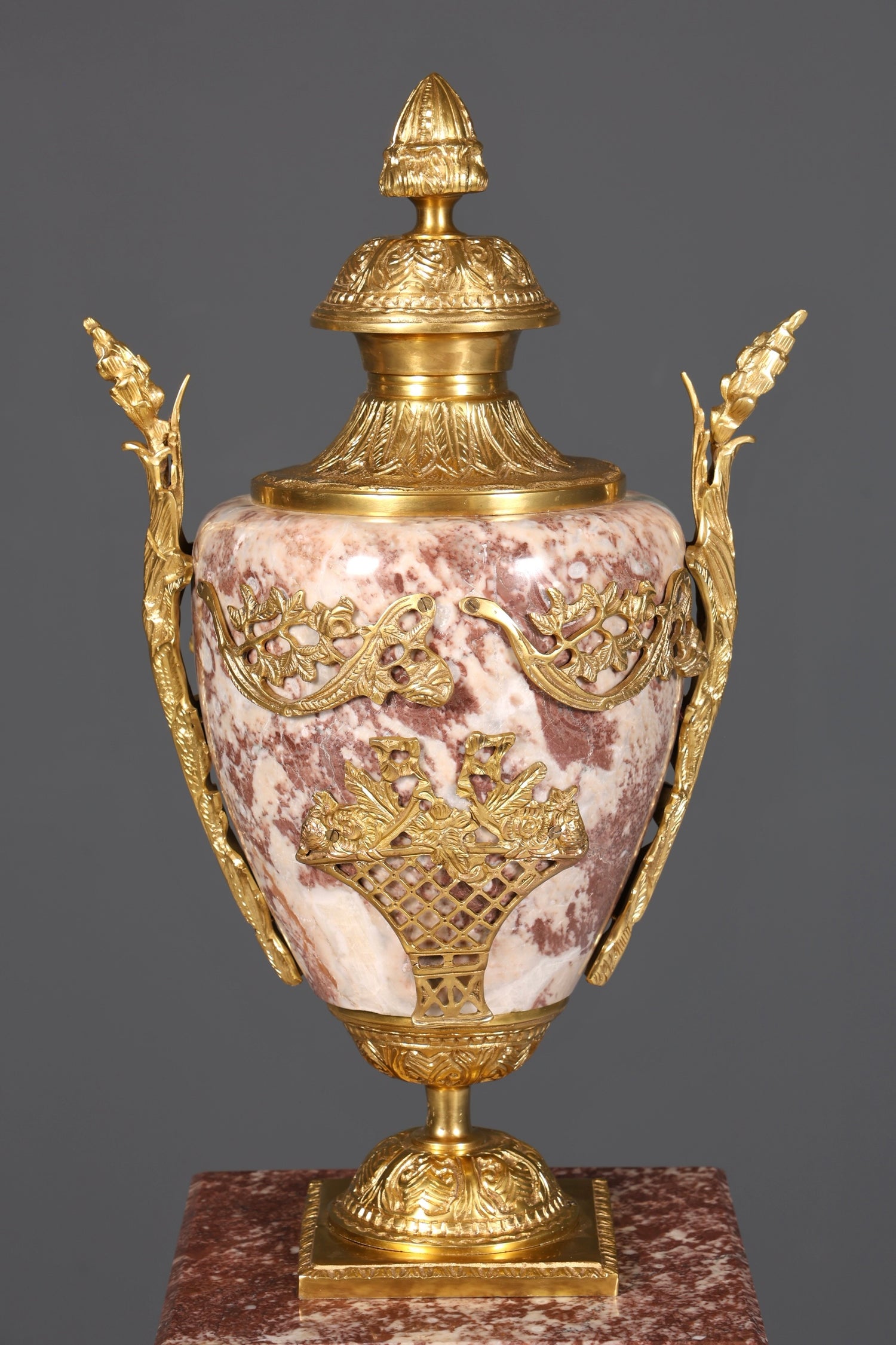 Wunderschöne Barock Stil Säule mit Vase Louis XV Marmor Blumensäule Naturstein Sockel Ablage