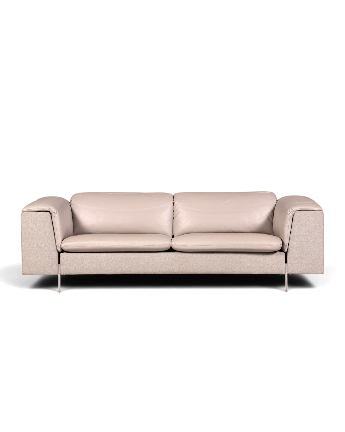 Hauptstadt Möblerei Ligne Roset gri deri ve kumaş tasarımcı kanepe, krom metal ayaklı modern 2-3 kişilik oturma grubu