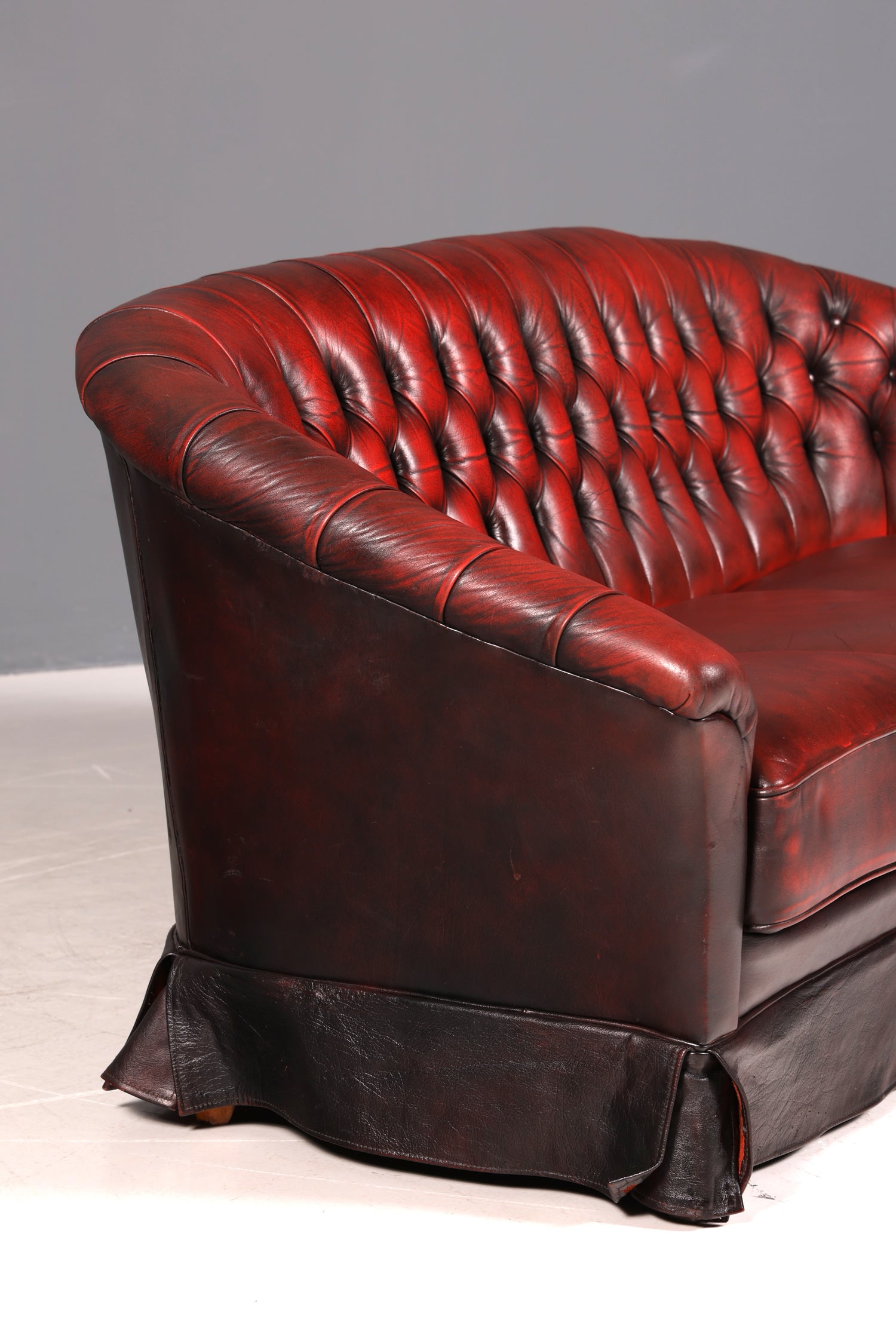 G421 Finish Wunderschönes Original Chesterfield Sofa 3- Sitzer echt Leder Oxblood Couch Englisch (Kopie)