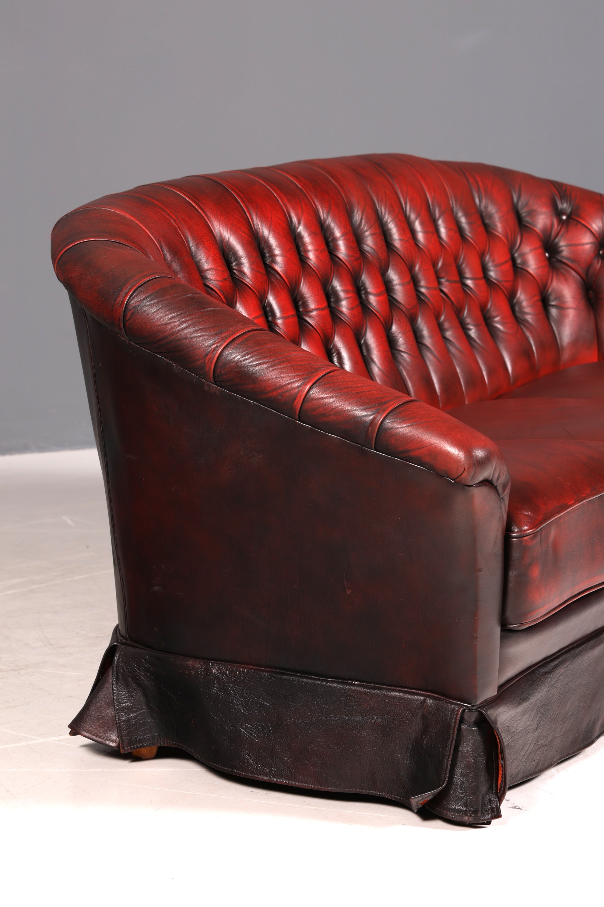 G421 Finish Wunderschönes Original Chesterfield Sofa 3- Sitzer echt Leder Oxblood Couch Englisch (Kopie)