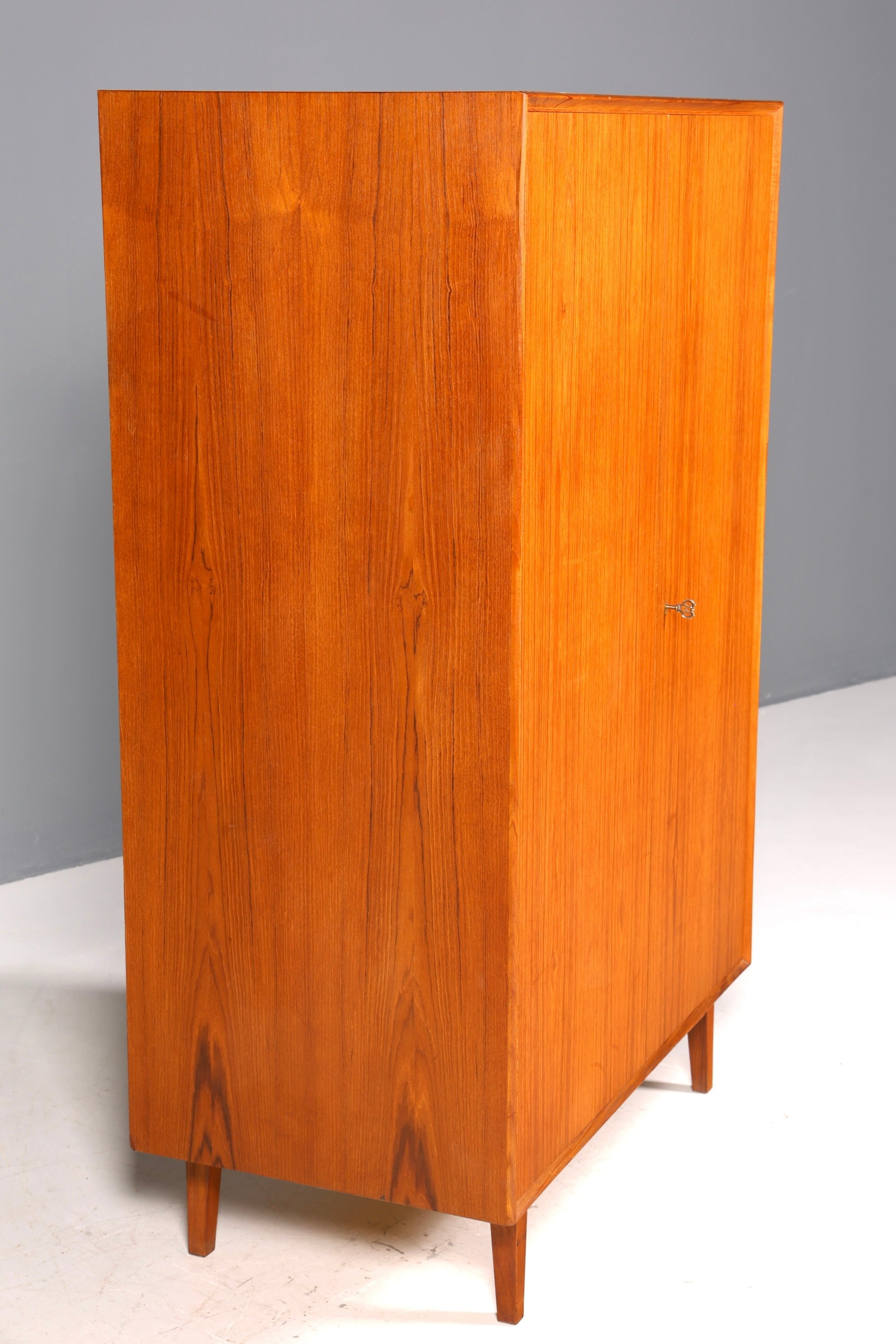 Traumhafter Mid Century Kleiderschrank Danish Design Teak Holz Vintage Schrank Retro Wäscheschrank