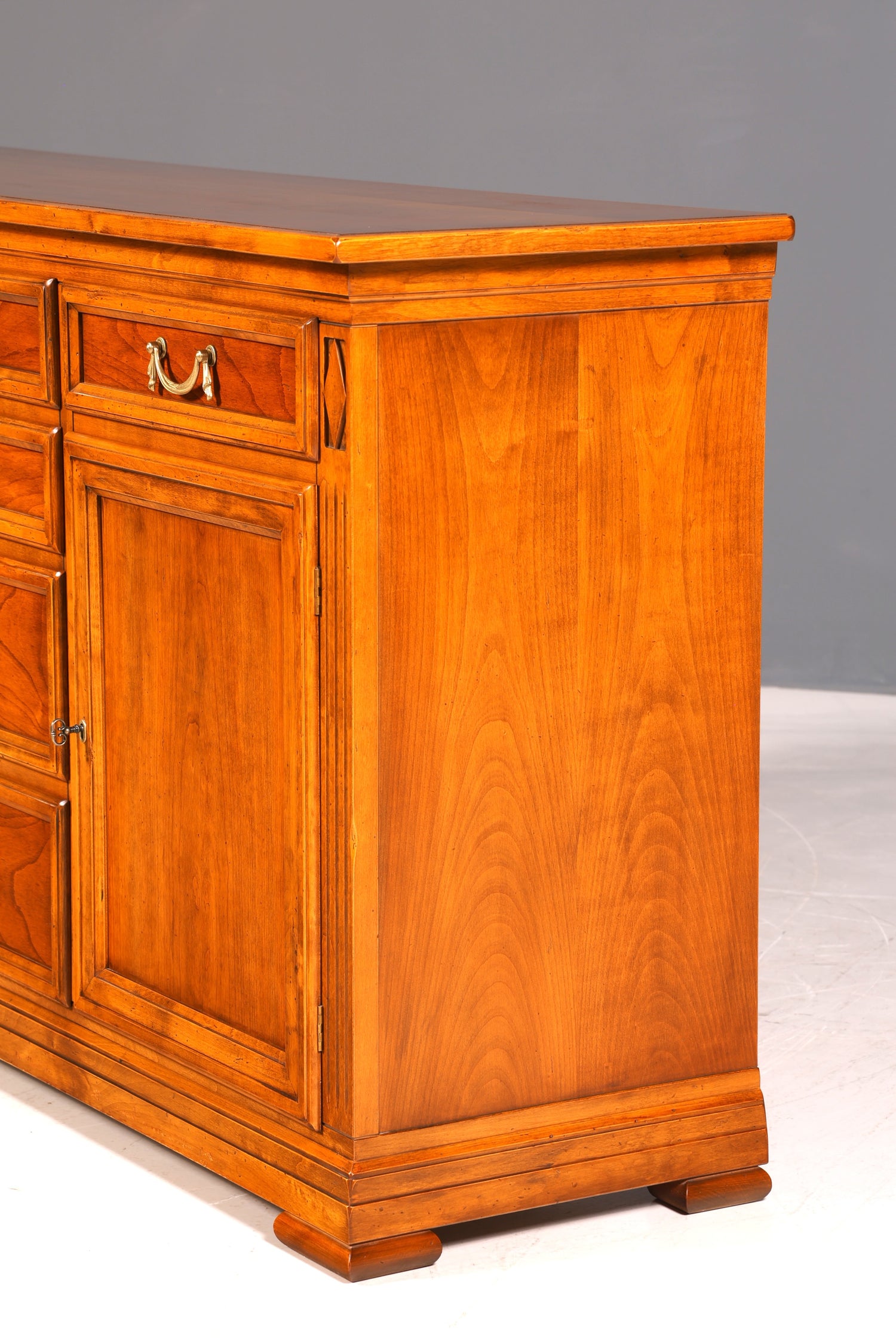 G225 Finish SELVA Wunderschönes Englisches Sideboard Eibe Schrank Antik Stil Buffetschrank Kommode (Kopie)