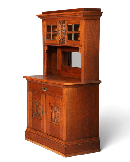 Hauptstadt Möblerei antikes Jugendstil Buffet aus massiver Eiche mit Schnitzereien, Vitrine und Spiegel