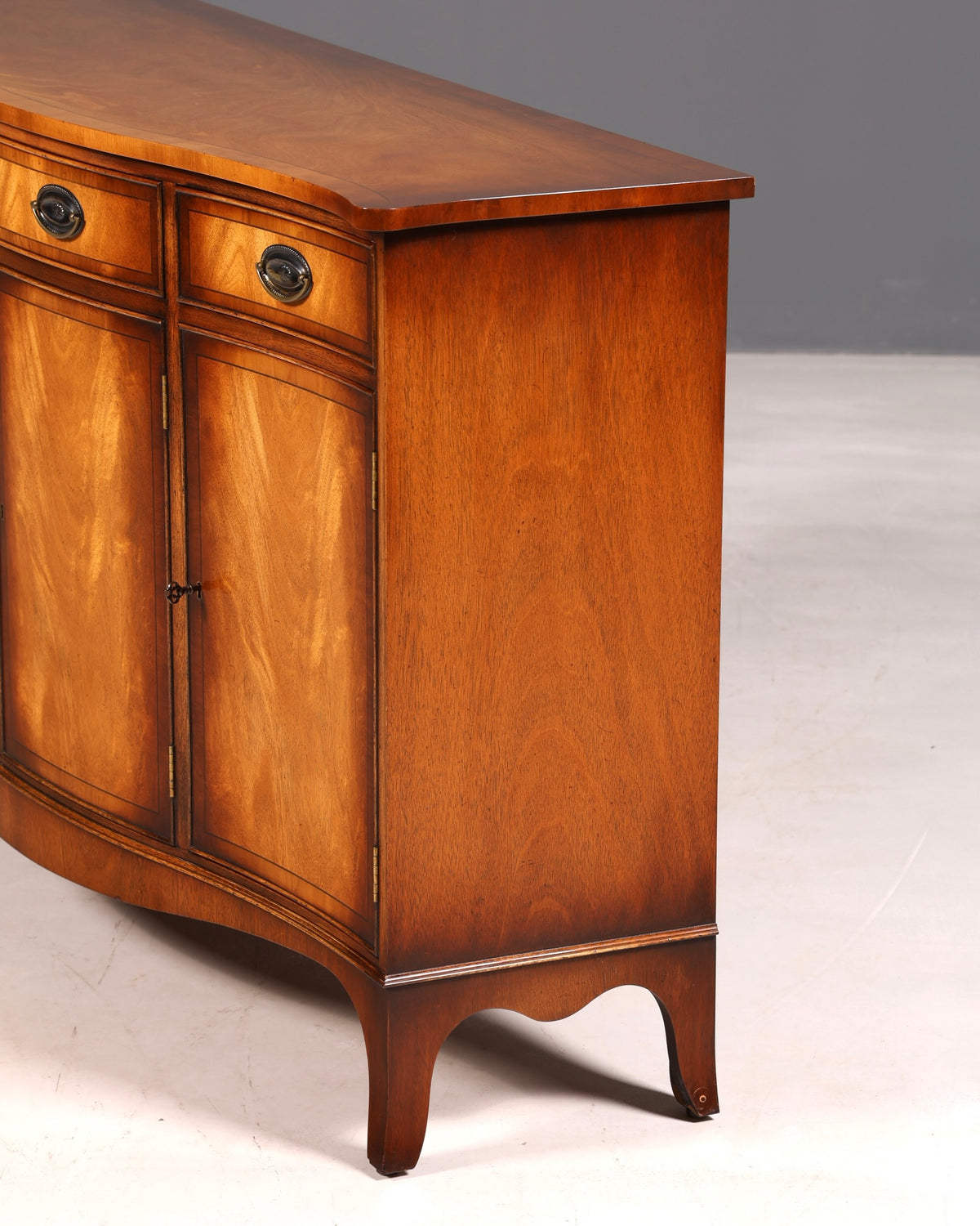 Wunderschönes Bevan Funnell Englisches Sideboard Reprodux Buffetschrank Kommode Anrichte
